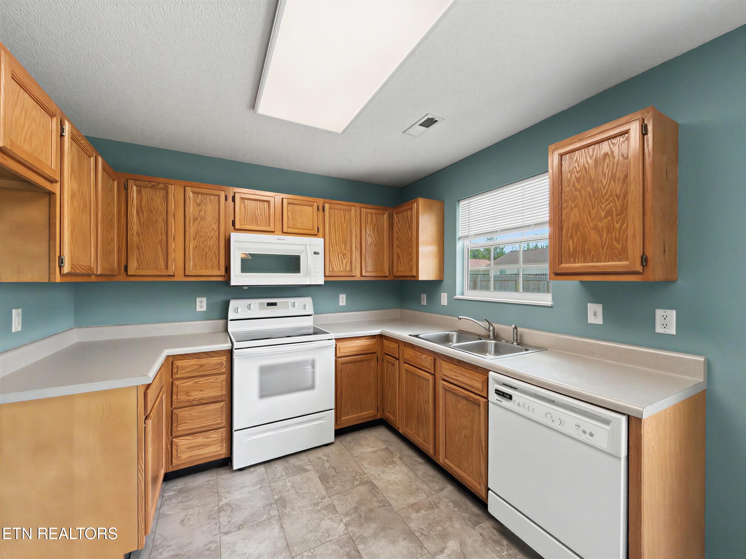 7528 Gary White Road Corryton TN 37721