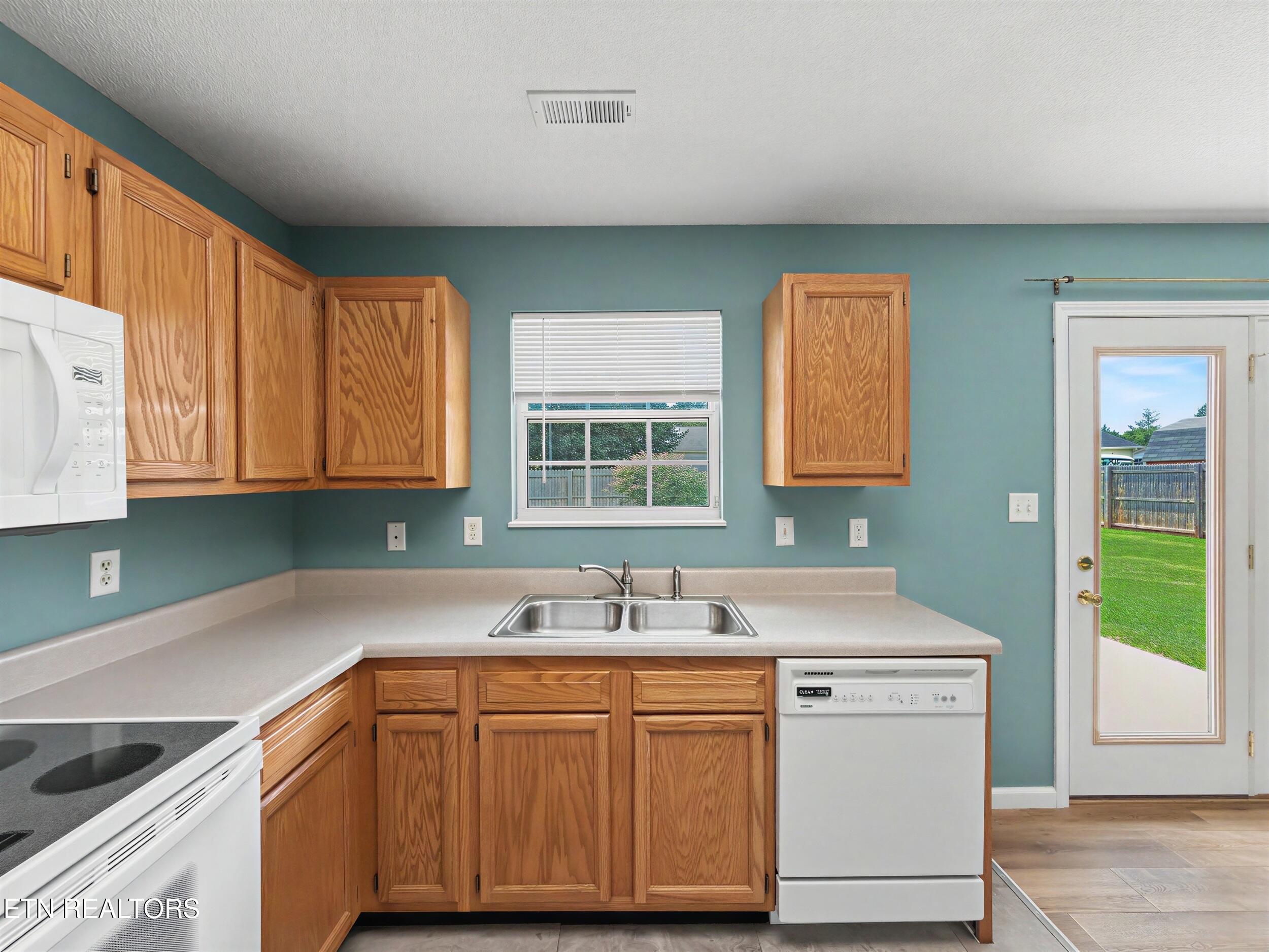 7528 Gary White Road Corryton TN 37721