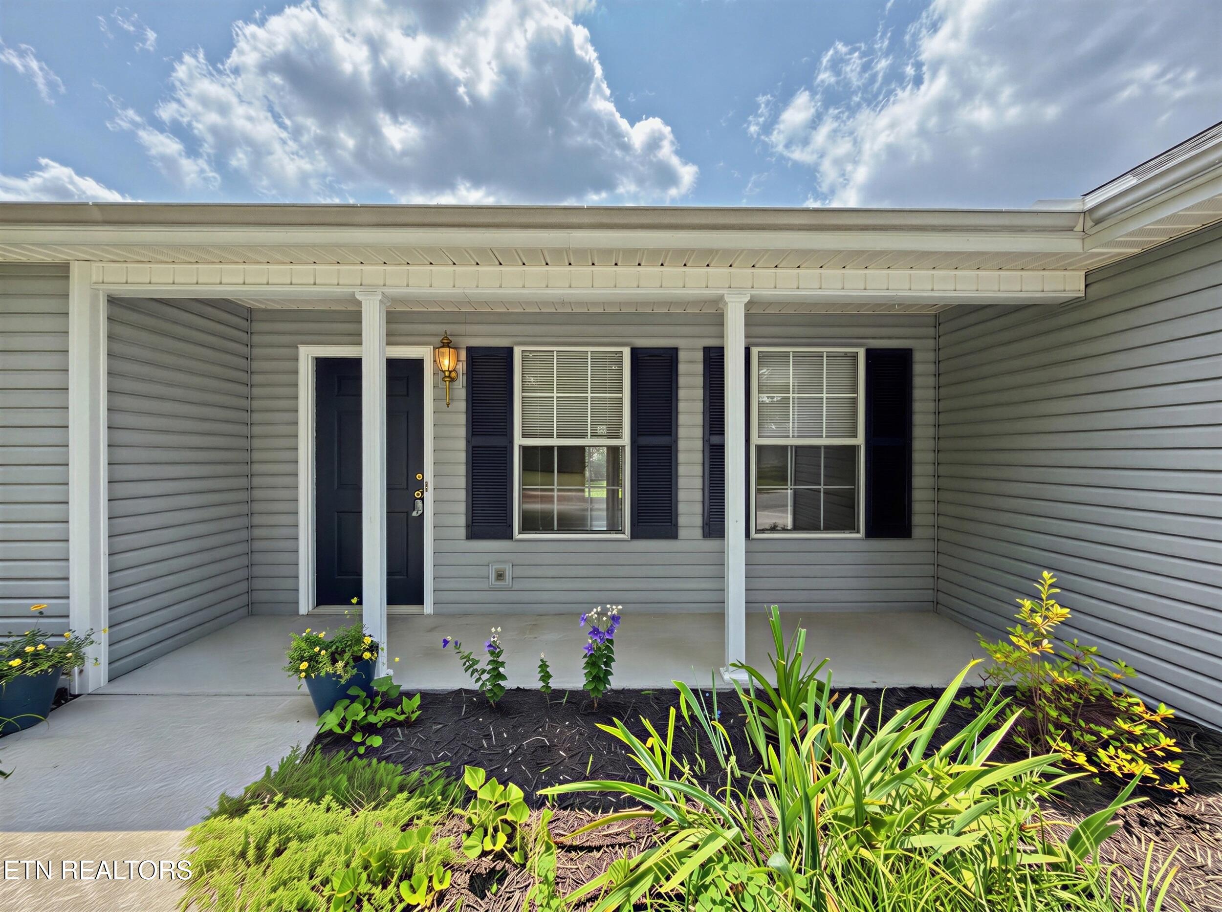 7528 Gary White Road Corryton TN 37721