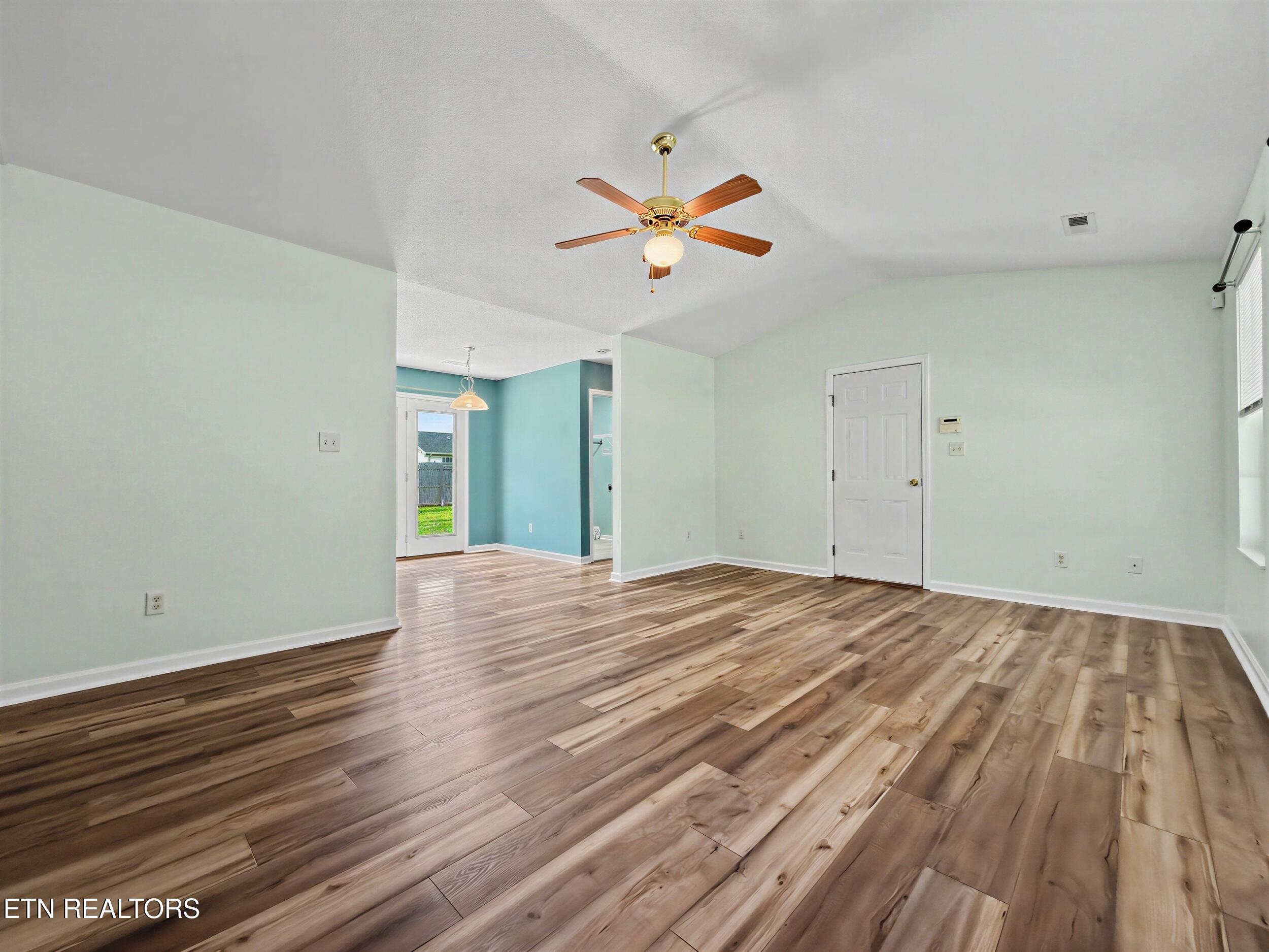 7528 Gary White Road Corryton TN 37721