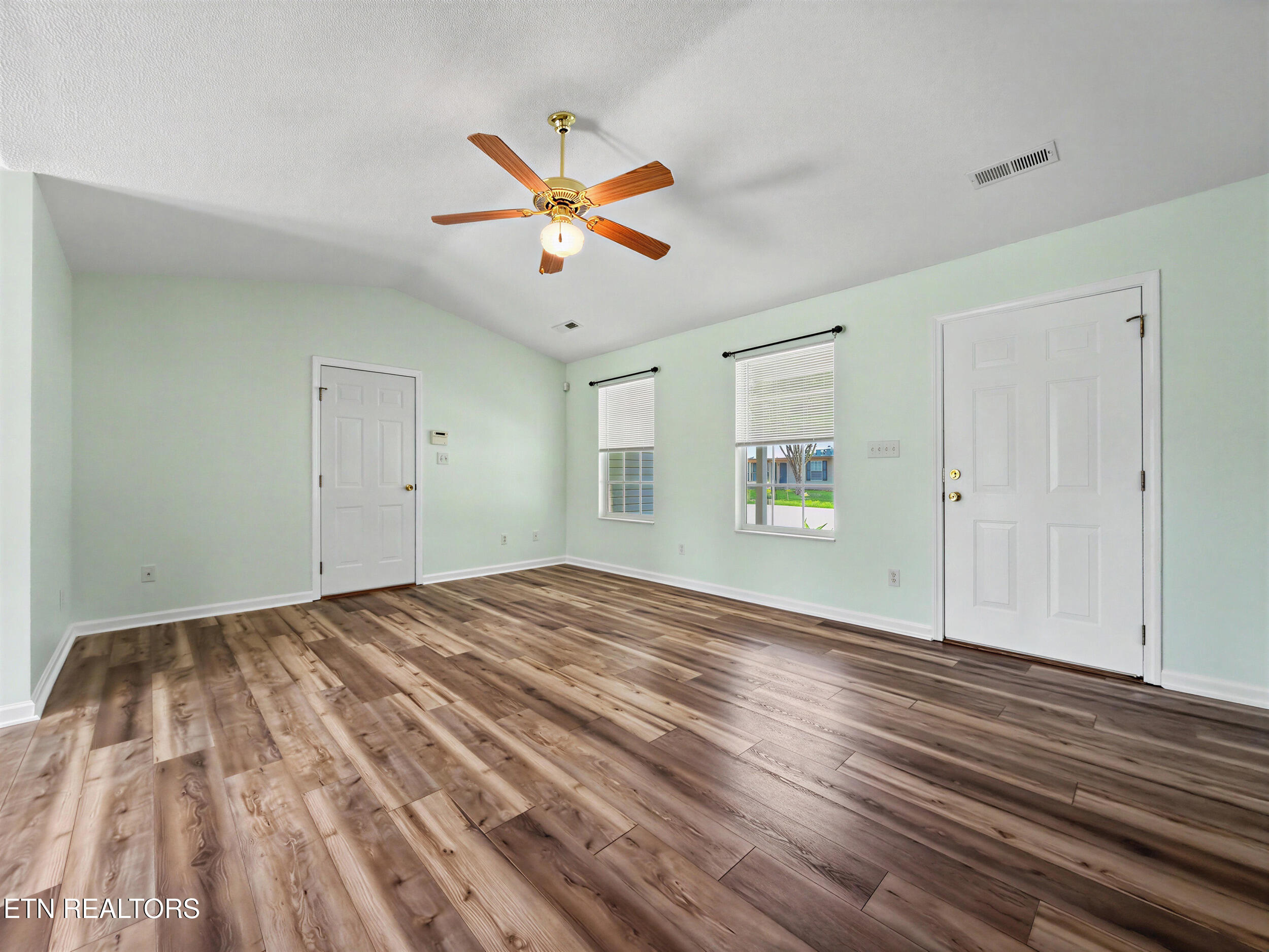7528 Gary White Road Corryton TN 37721