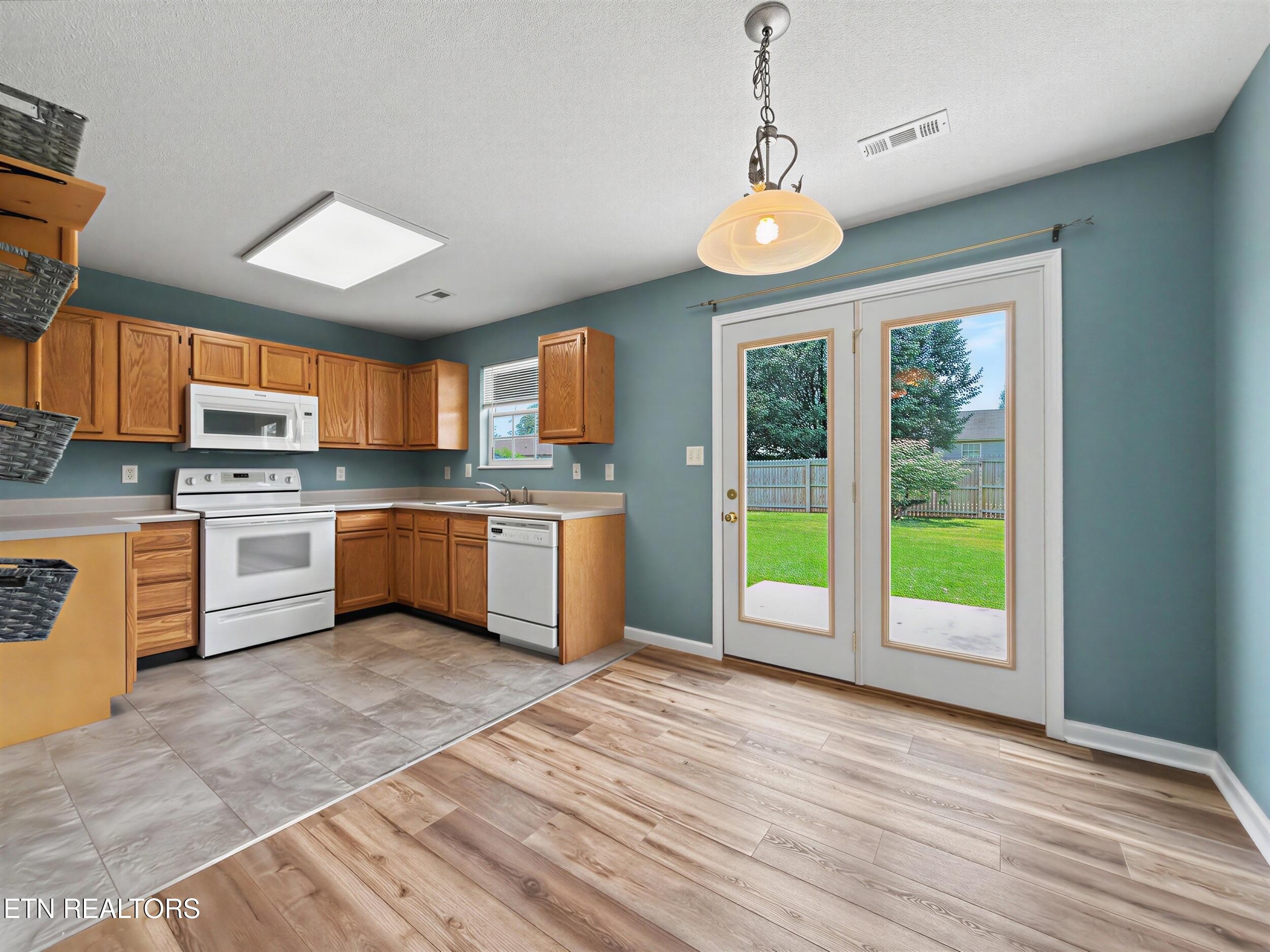 7528 Gary White Road Corryton TN 37721