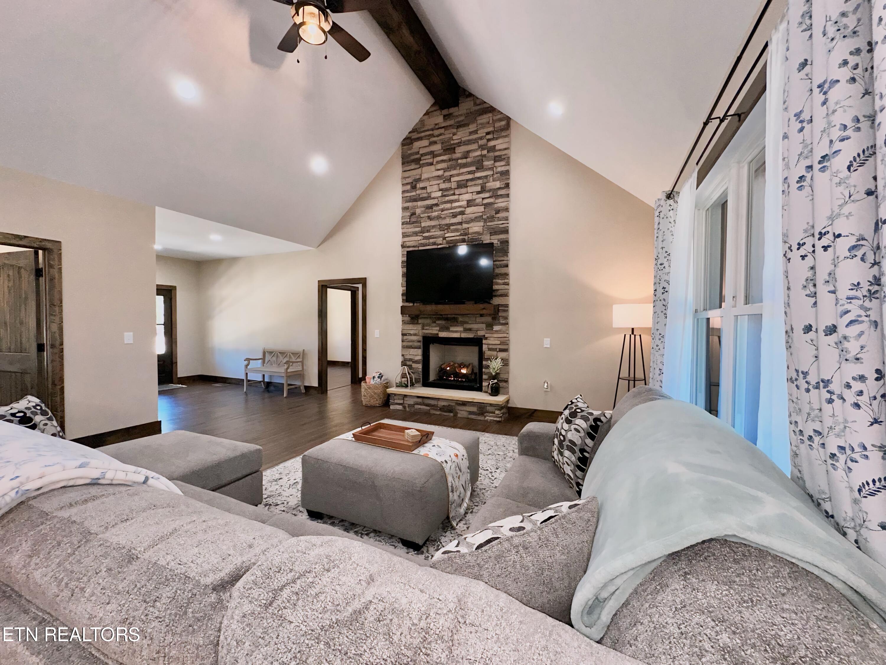 1063 Wilderness Road Friendsville TN 37737