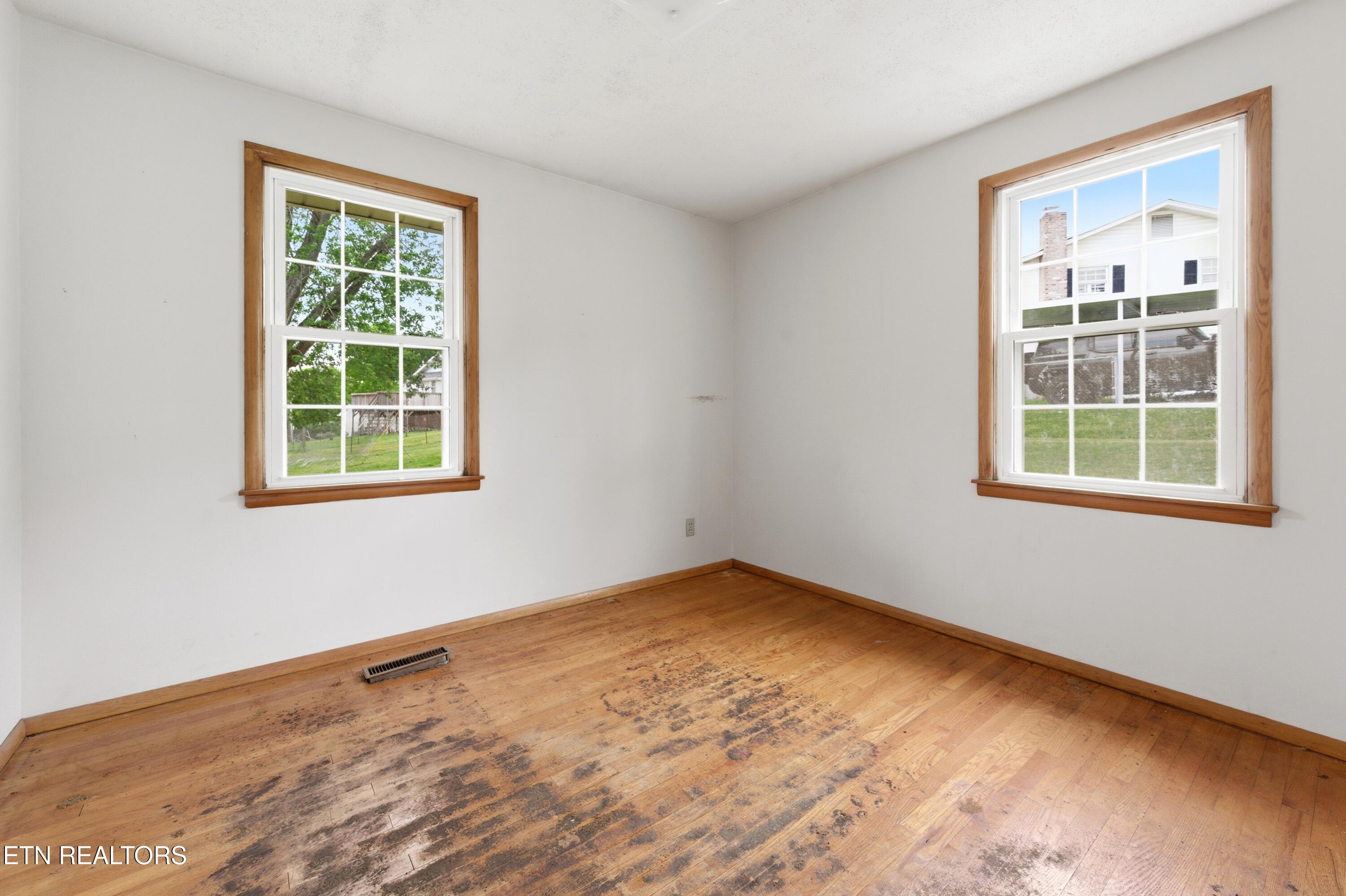 824 NE Woodview Drive Knoxville TN 37912
