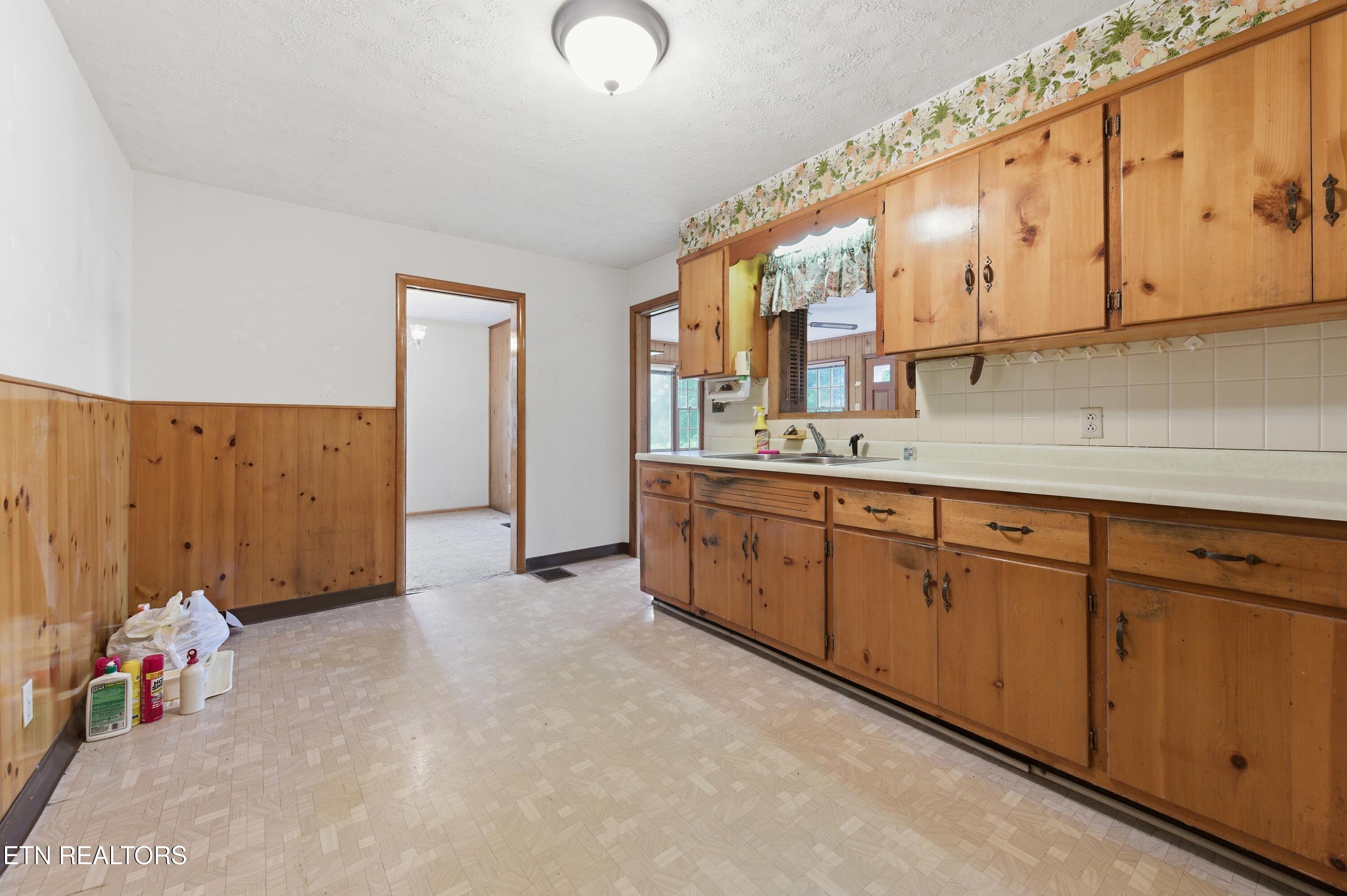824 NE Woodview Drive Knoxville TN 37912