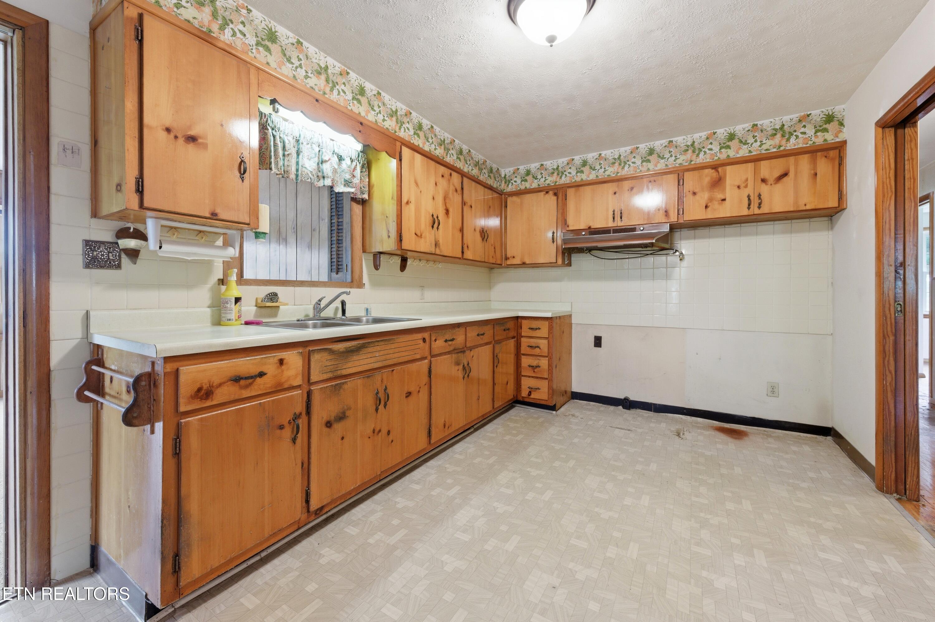 824 NE Woodview Drive Knoxville TN 37912