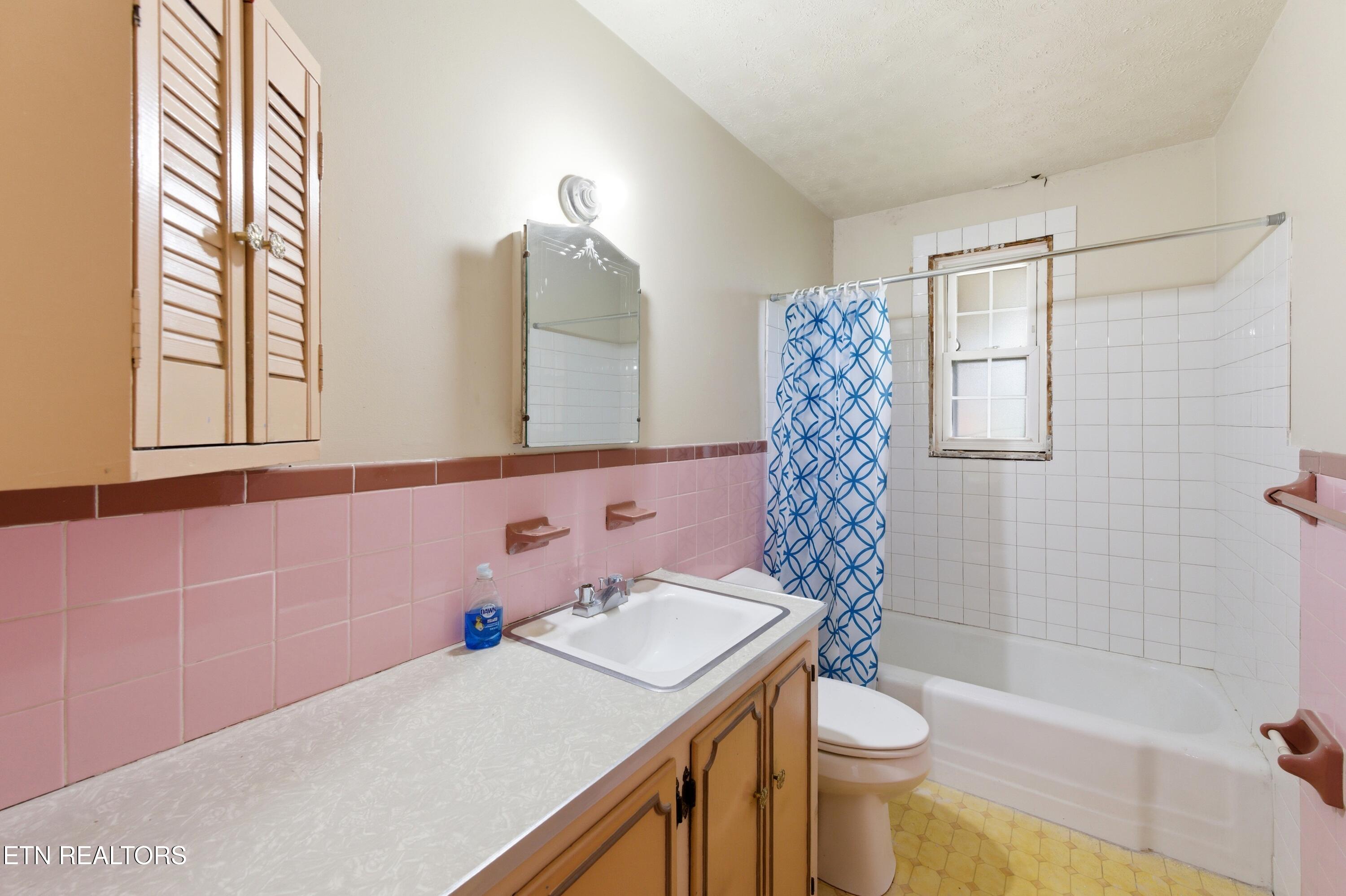 824 NE Woodview Drive Knoxville TN 37912