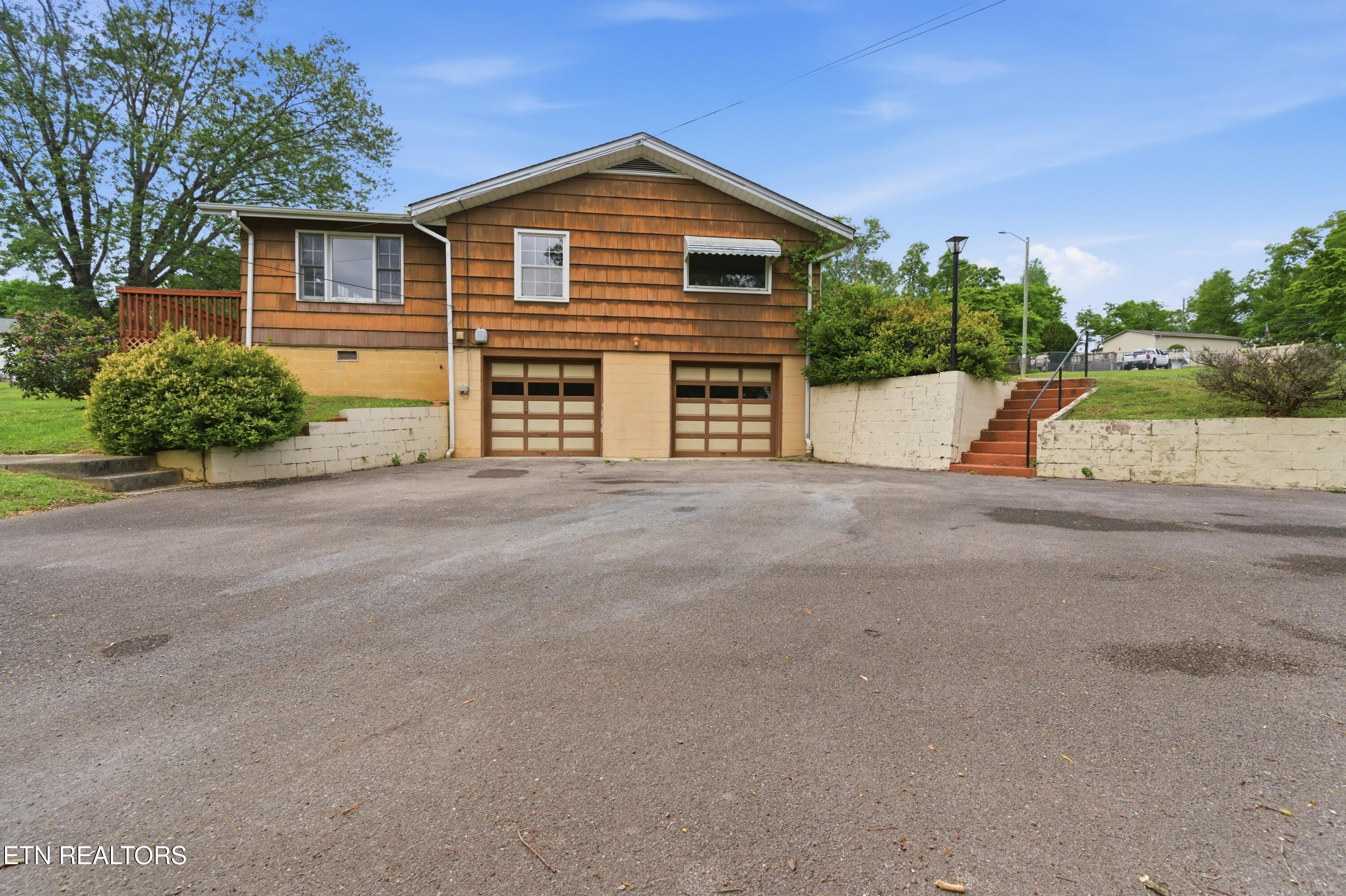 824 NE Woodview Drive Knoxville TN 37912