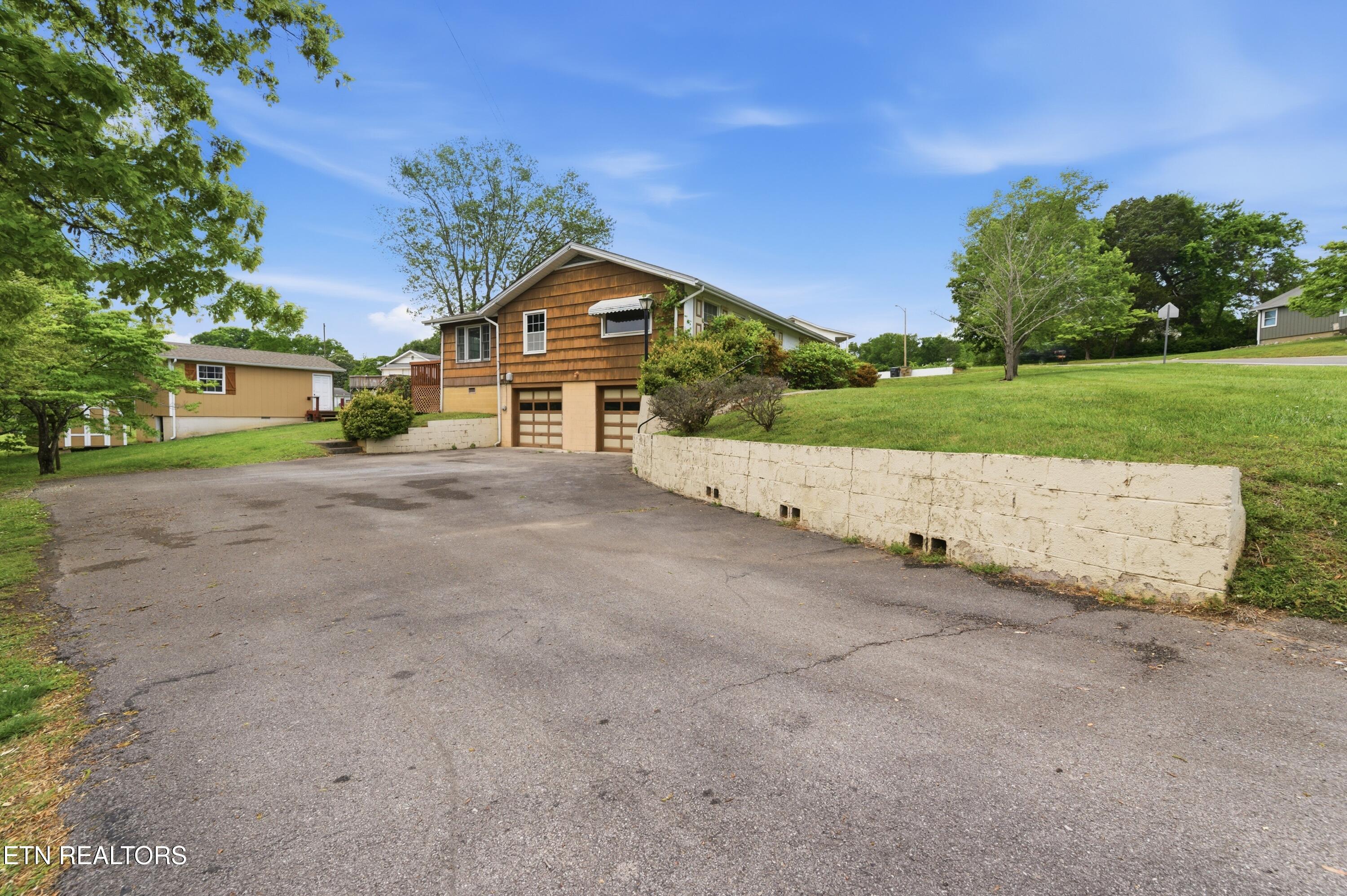 824 NE Woodview Drive Knoxville TN 37912
