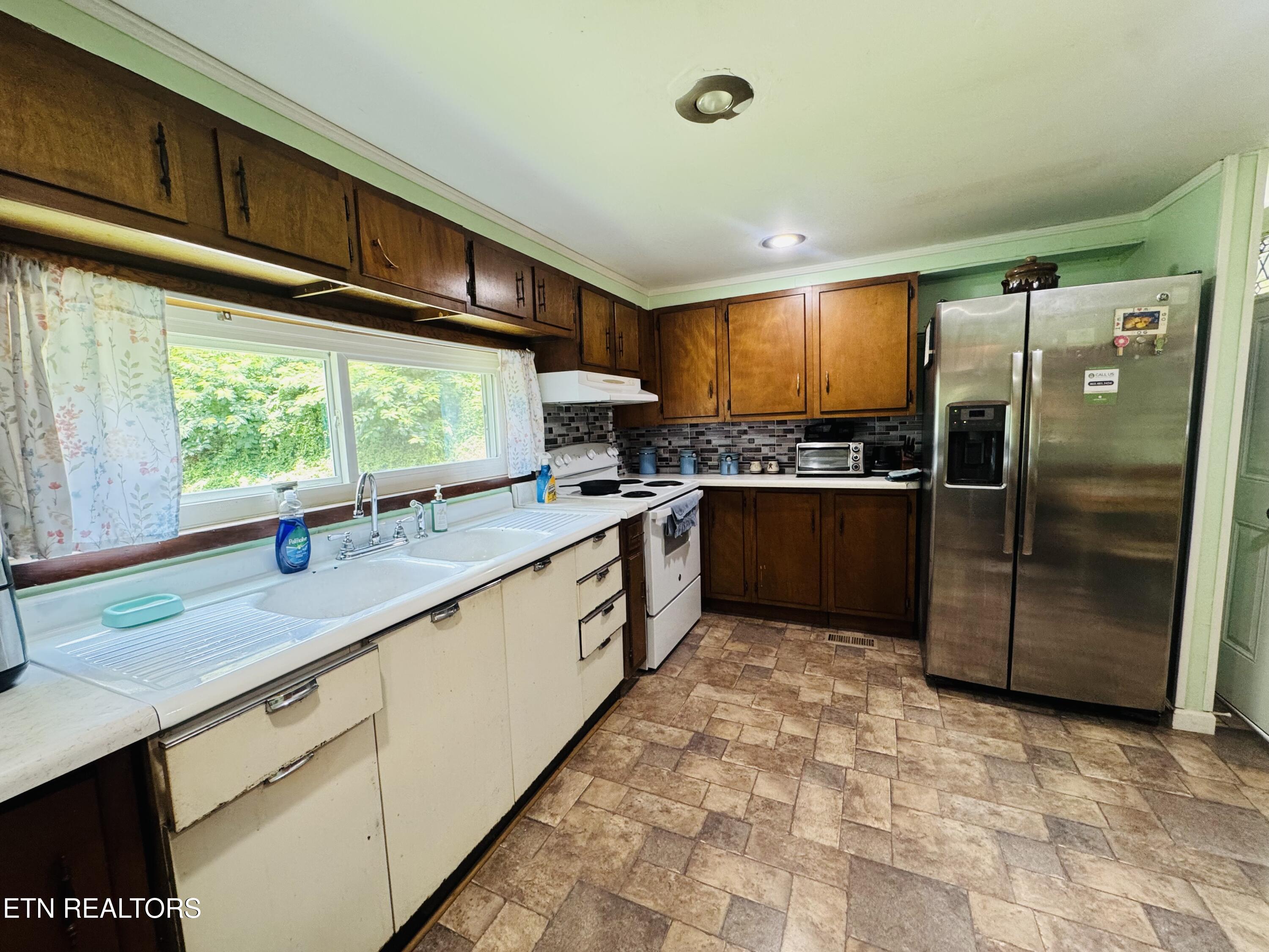 681 Island Cove Road Rocky Top TN 37769