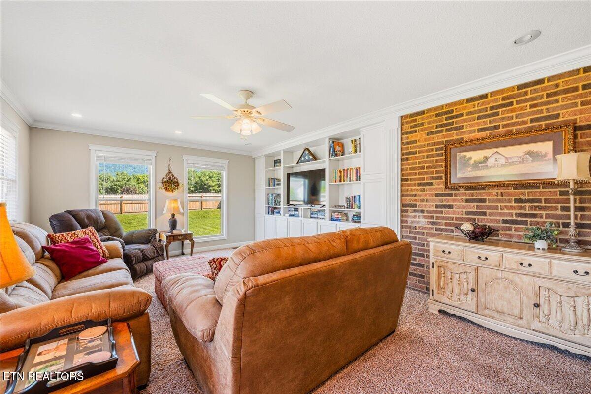 263 Preston Circle Jacksboro TN 37757