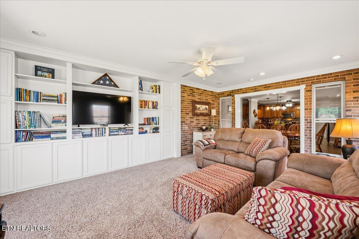 263 Preston Circle Jacksboro TN 37757