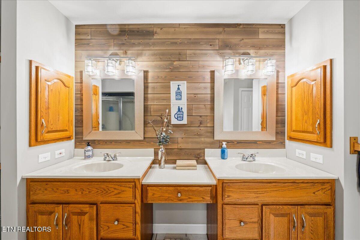 263 Preston Circle Jacksboro TN 37757