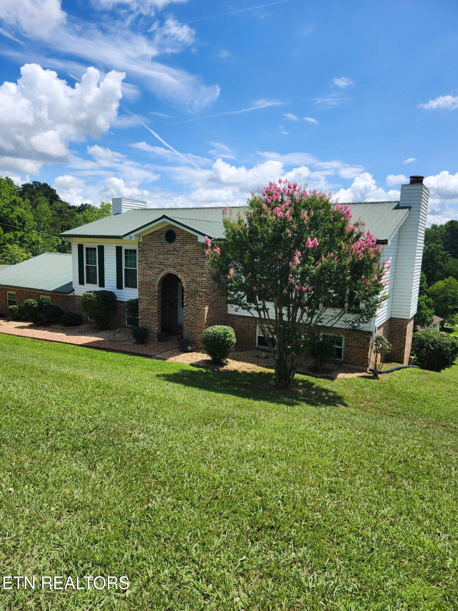 2005 Bluff Road Harriman TN 37748