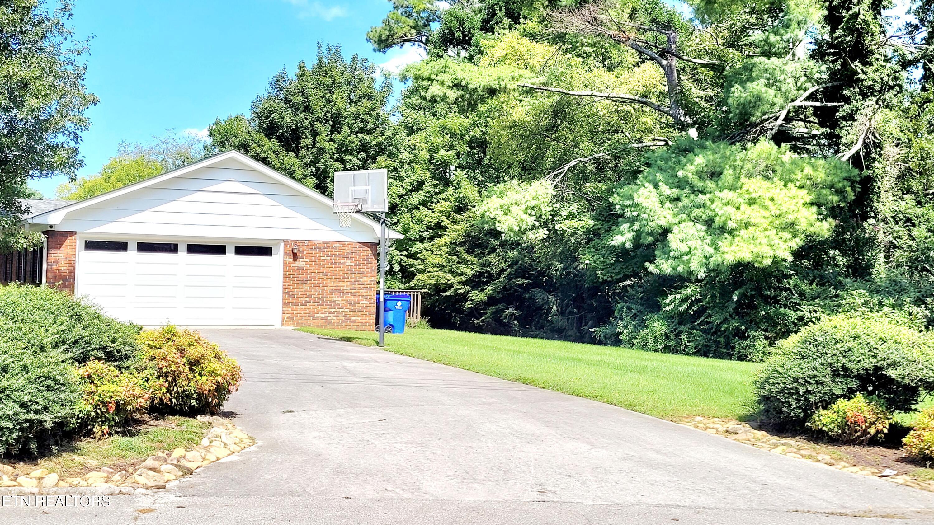 128 Essex Drive Knoxville TN 37922