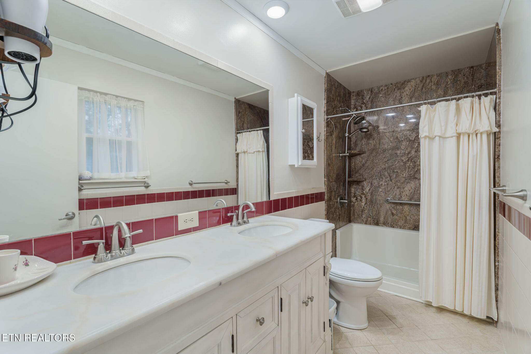 8903 Ormand Lane Knoxville TN 37923