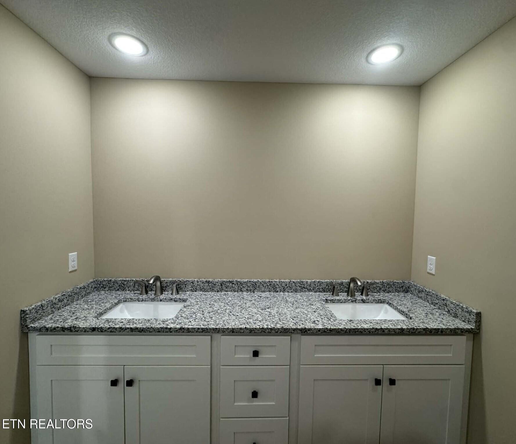 273 Hill Loop Madisonville TN 37354