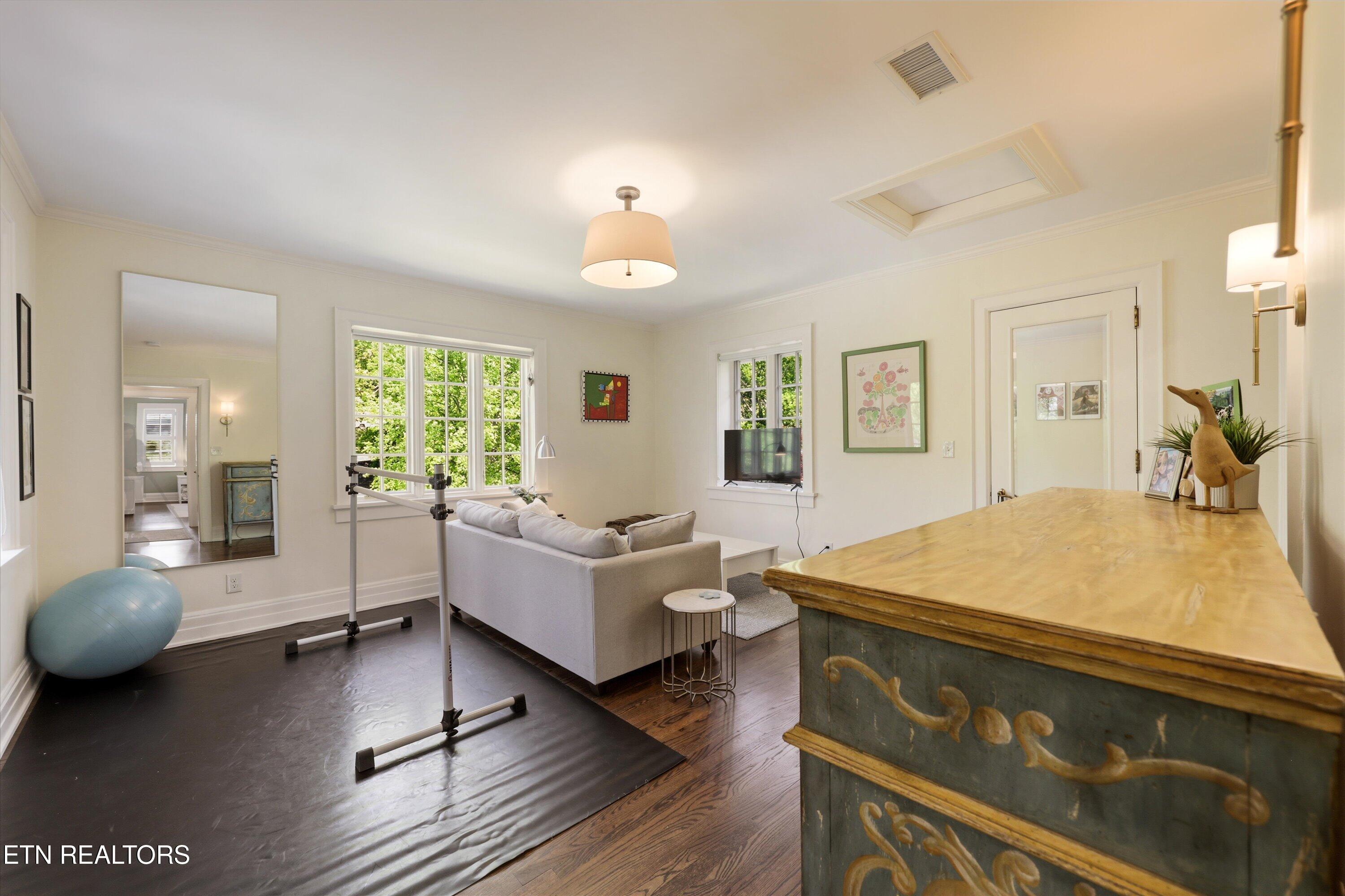 2824 Kingston Pike Knoxville TN 37919