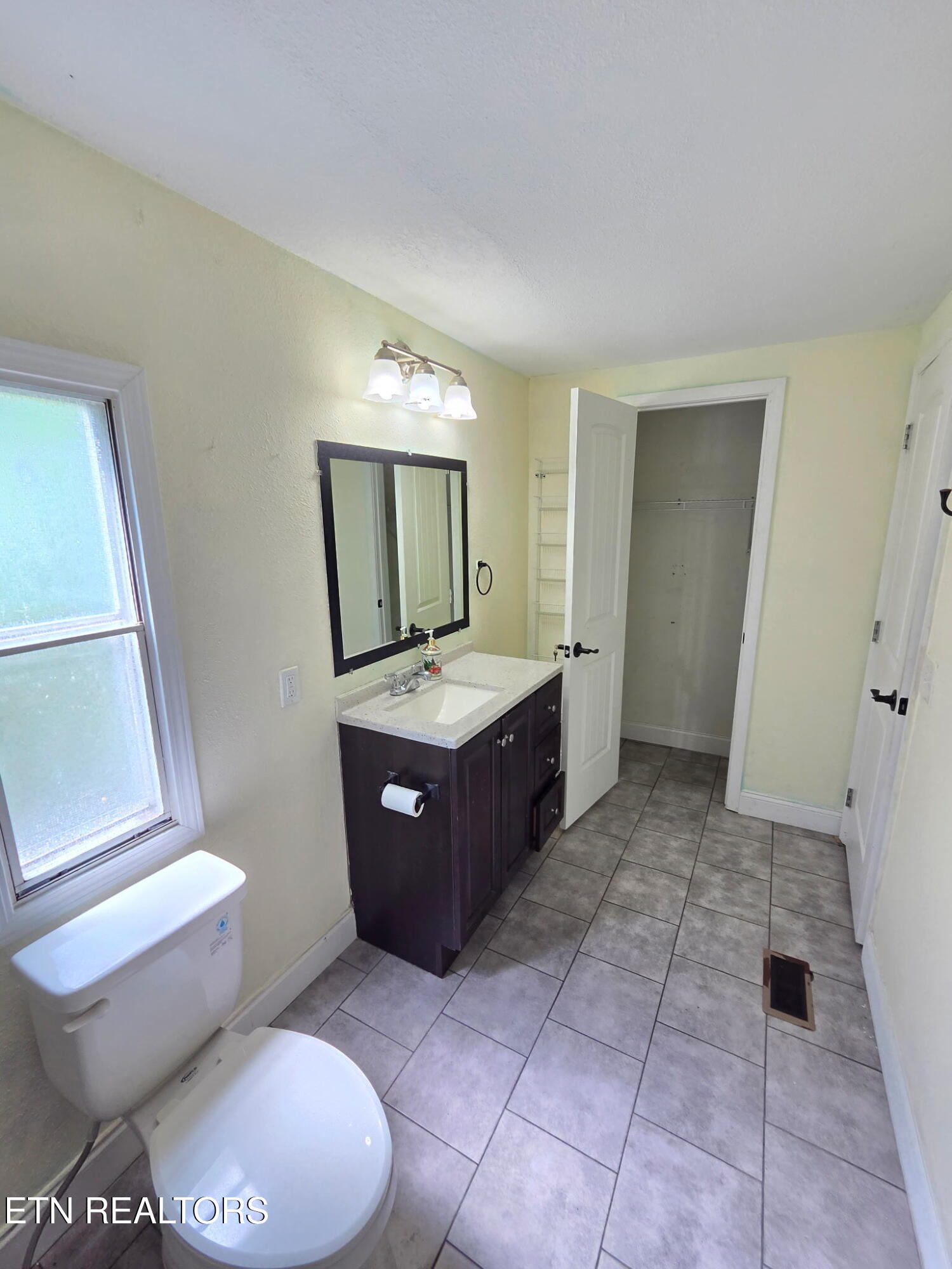 221 Elm Grove Street Loudon TN 37774