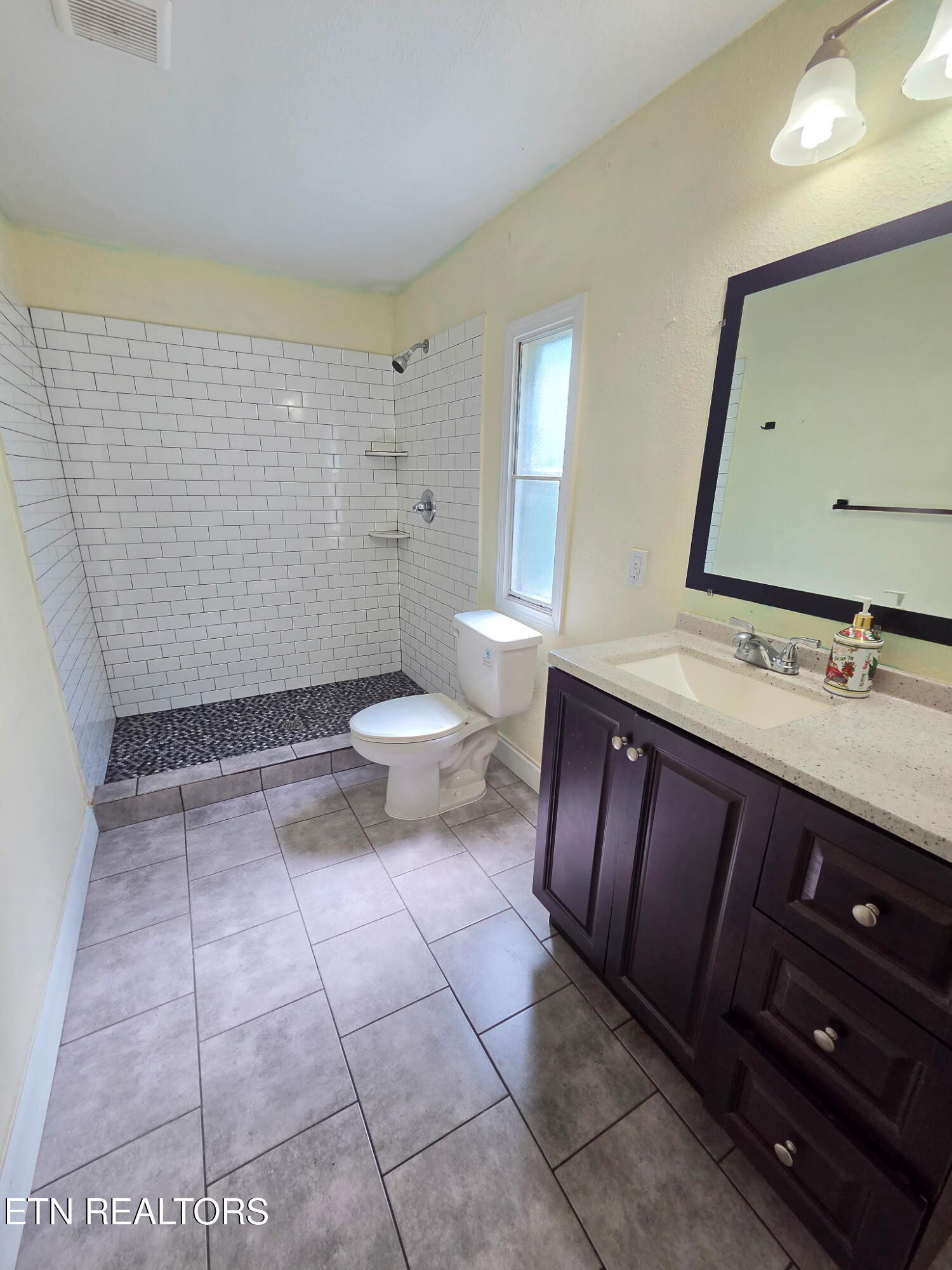 221 Elm Grove Street Loudon TN 37774
