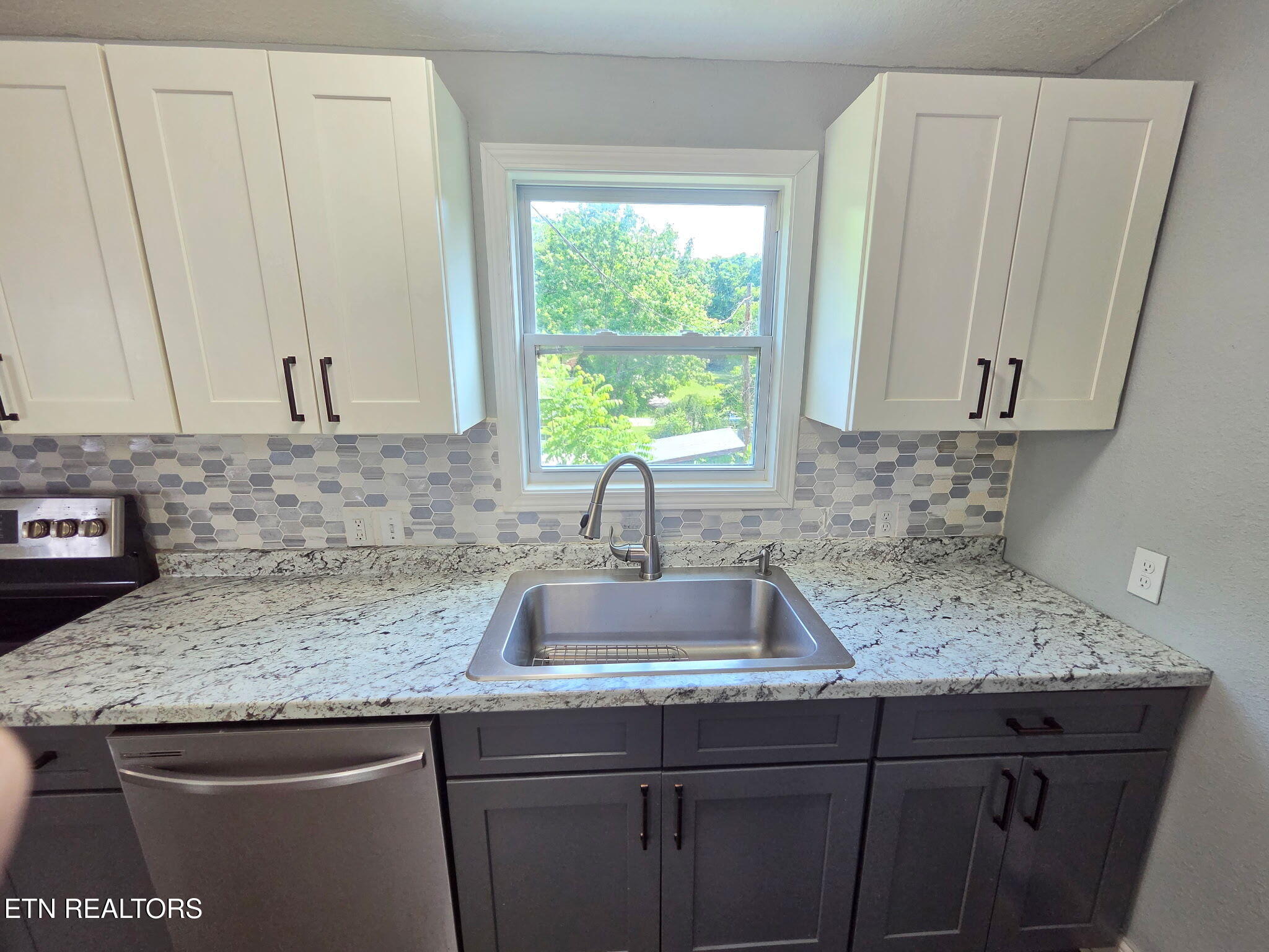 221 Elm Grove Street Loudon TN 37774