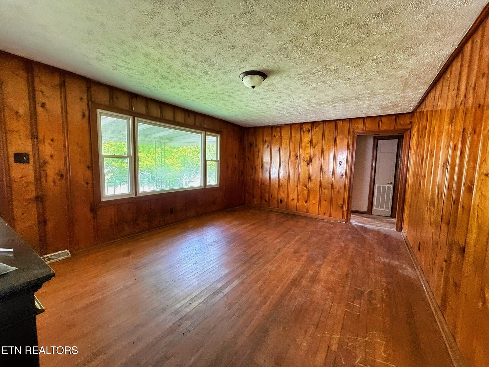 606 S 13th Street Lafollette TN 37766