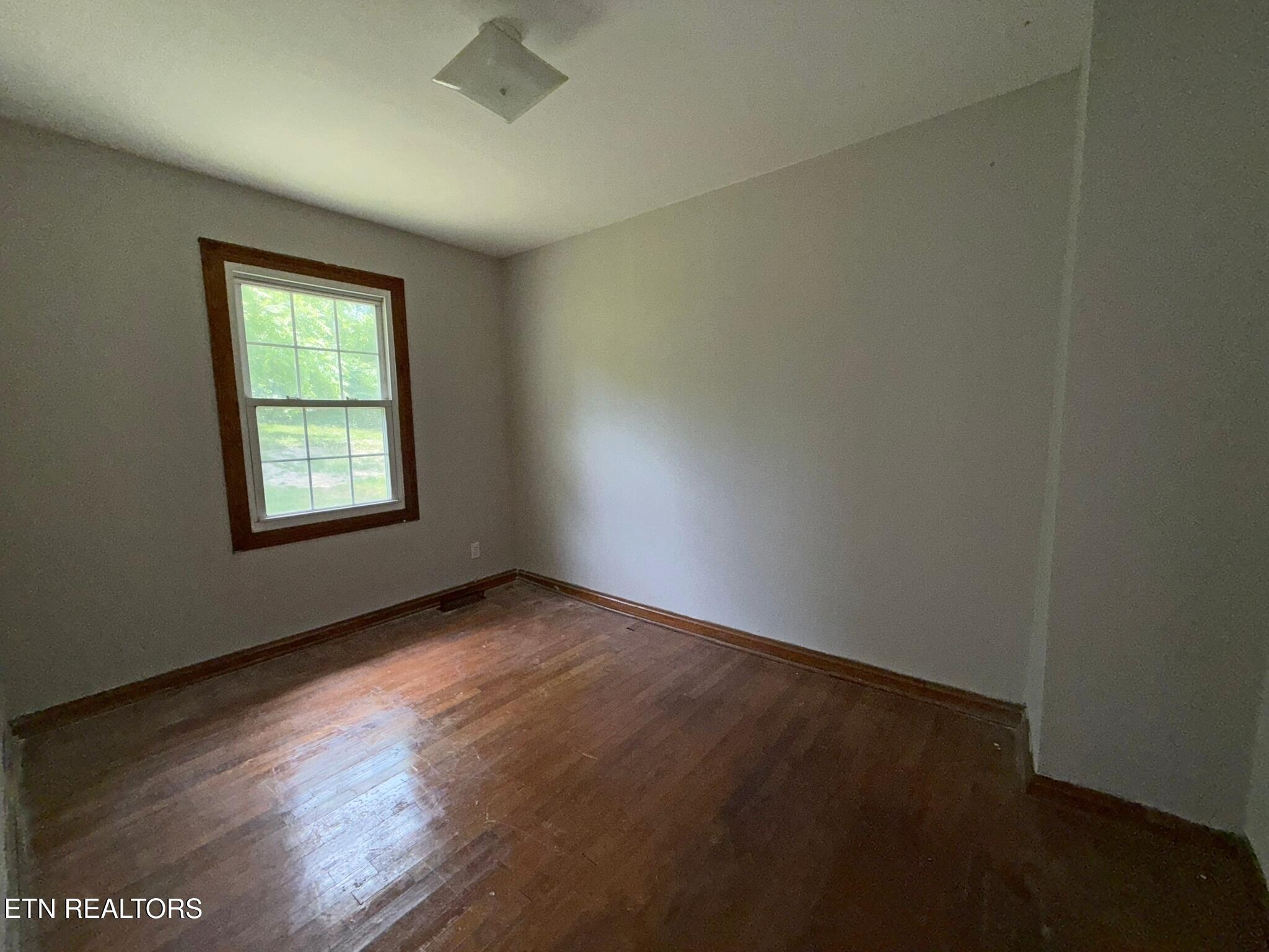 606 S 13th Street Lafollette TN 37766