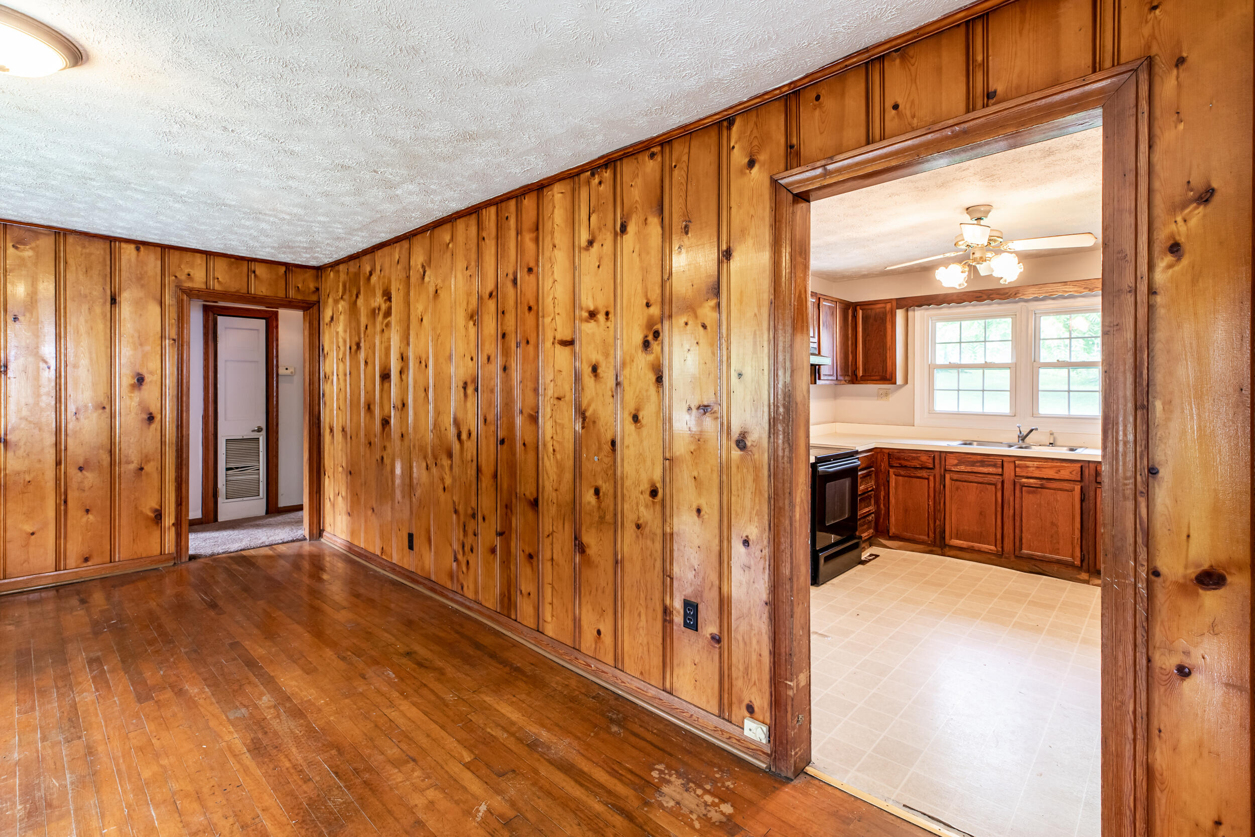 606 S 13th Street Lafollette TN 37766
