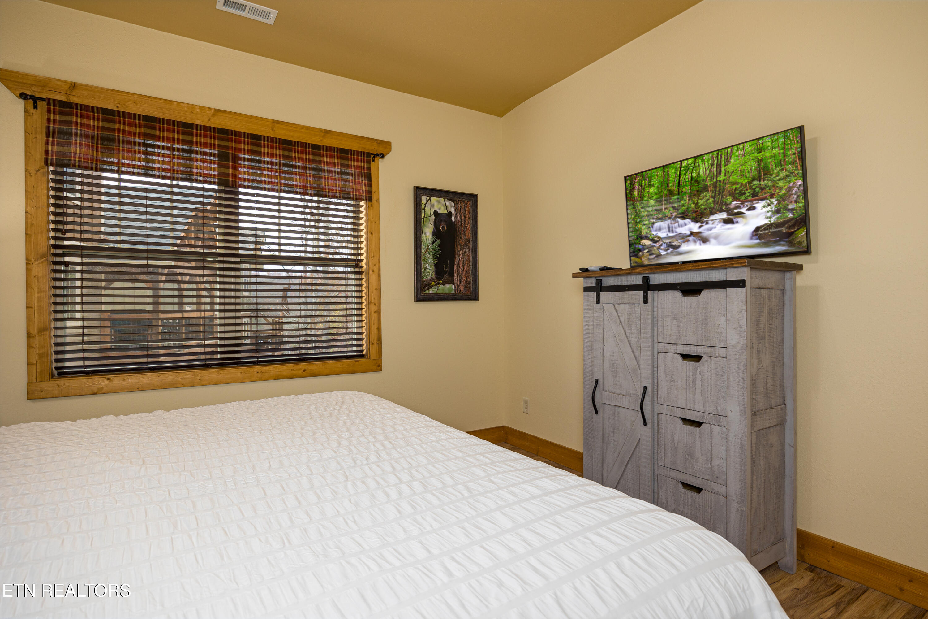 1011 Potters Way Gatlinburg TN 37738