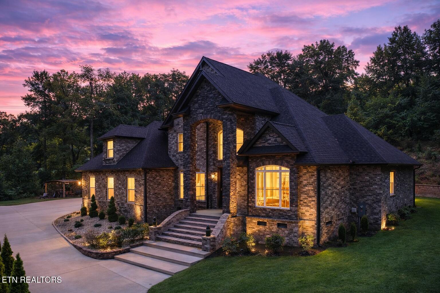 5024 Skyview Knoxville TN 37917