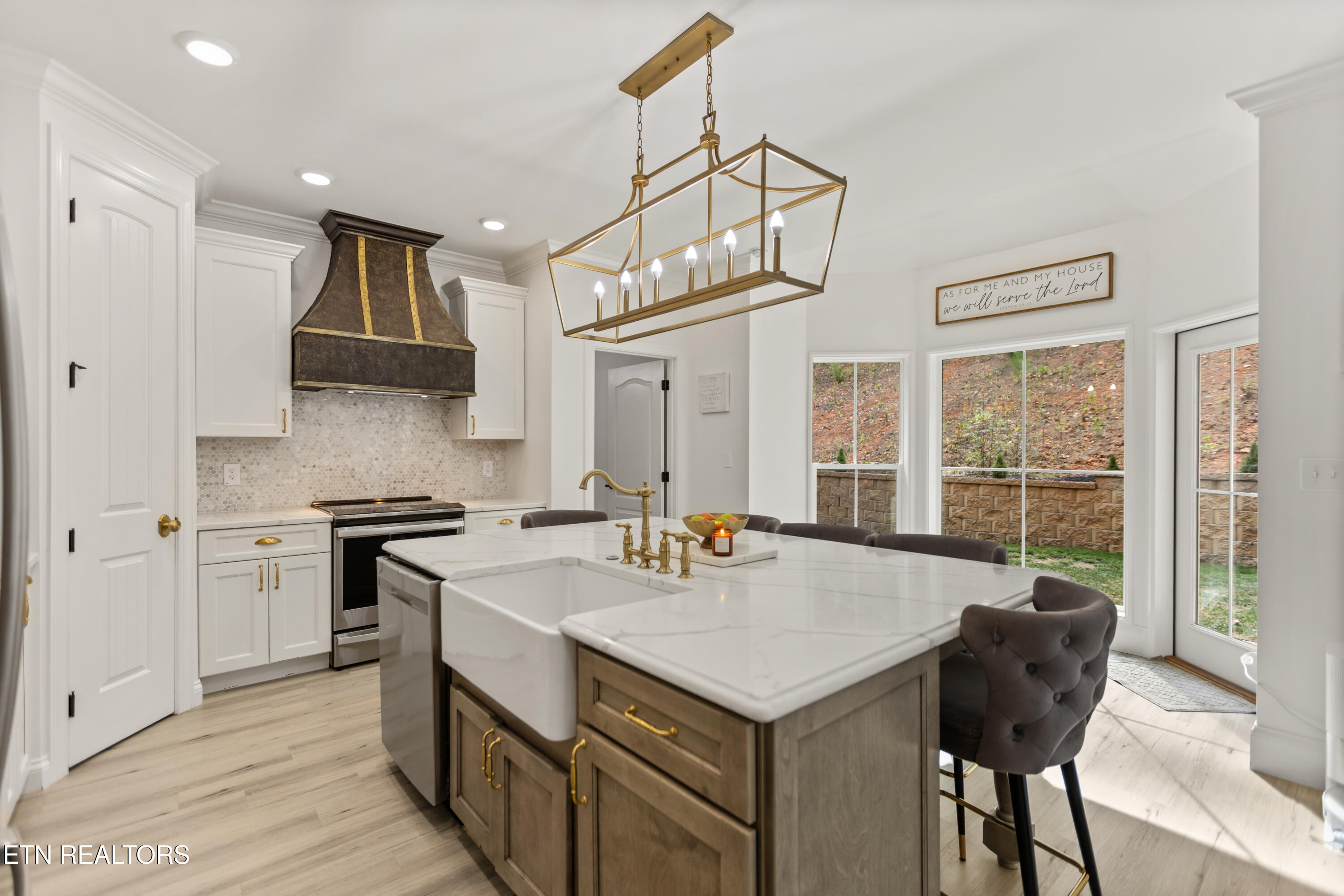 5024 Skyview Knoxville TN 37917