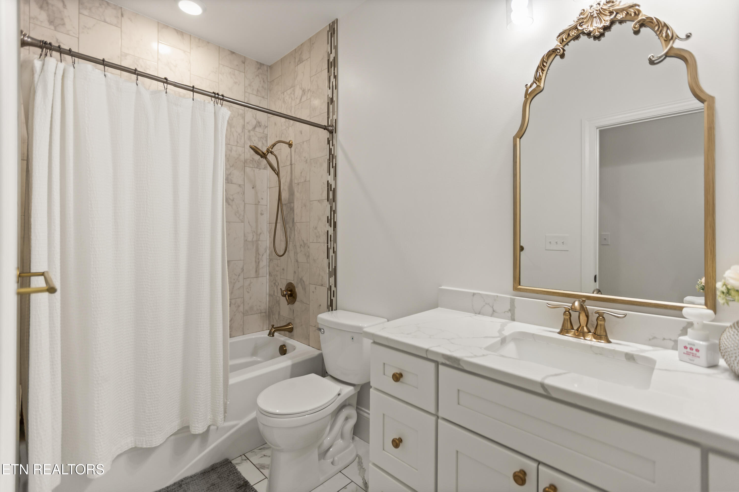 5024 Skyview Knoxville TN 37917