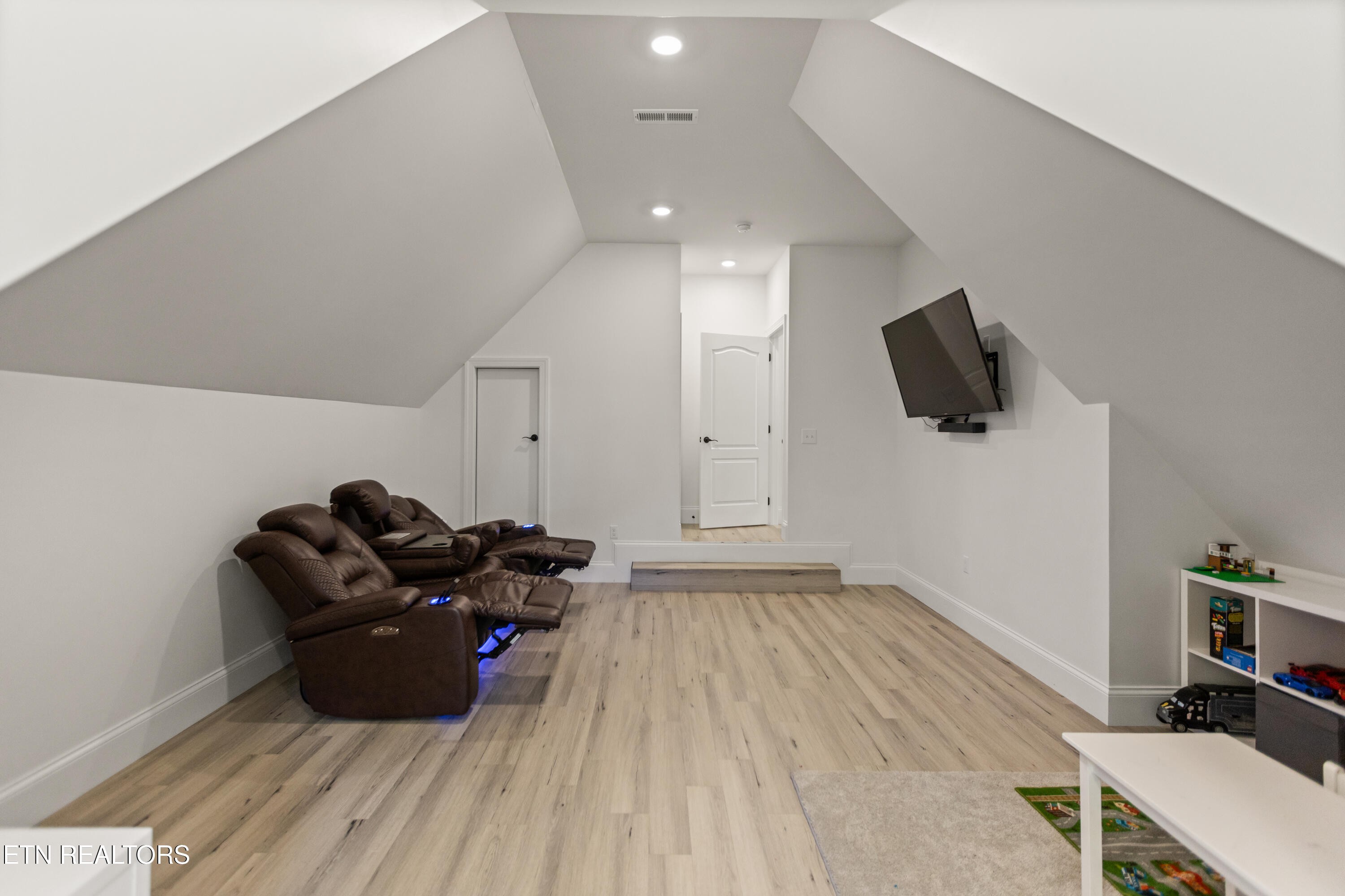 5024 Skyview Knoxville TN 37917