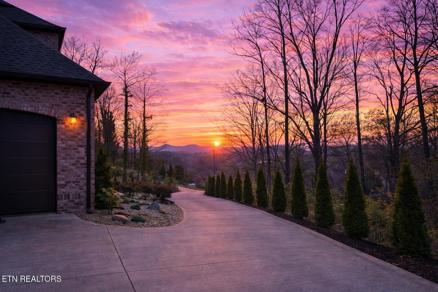 5024 Skyview Knoxville TN 37917