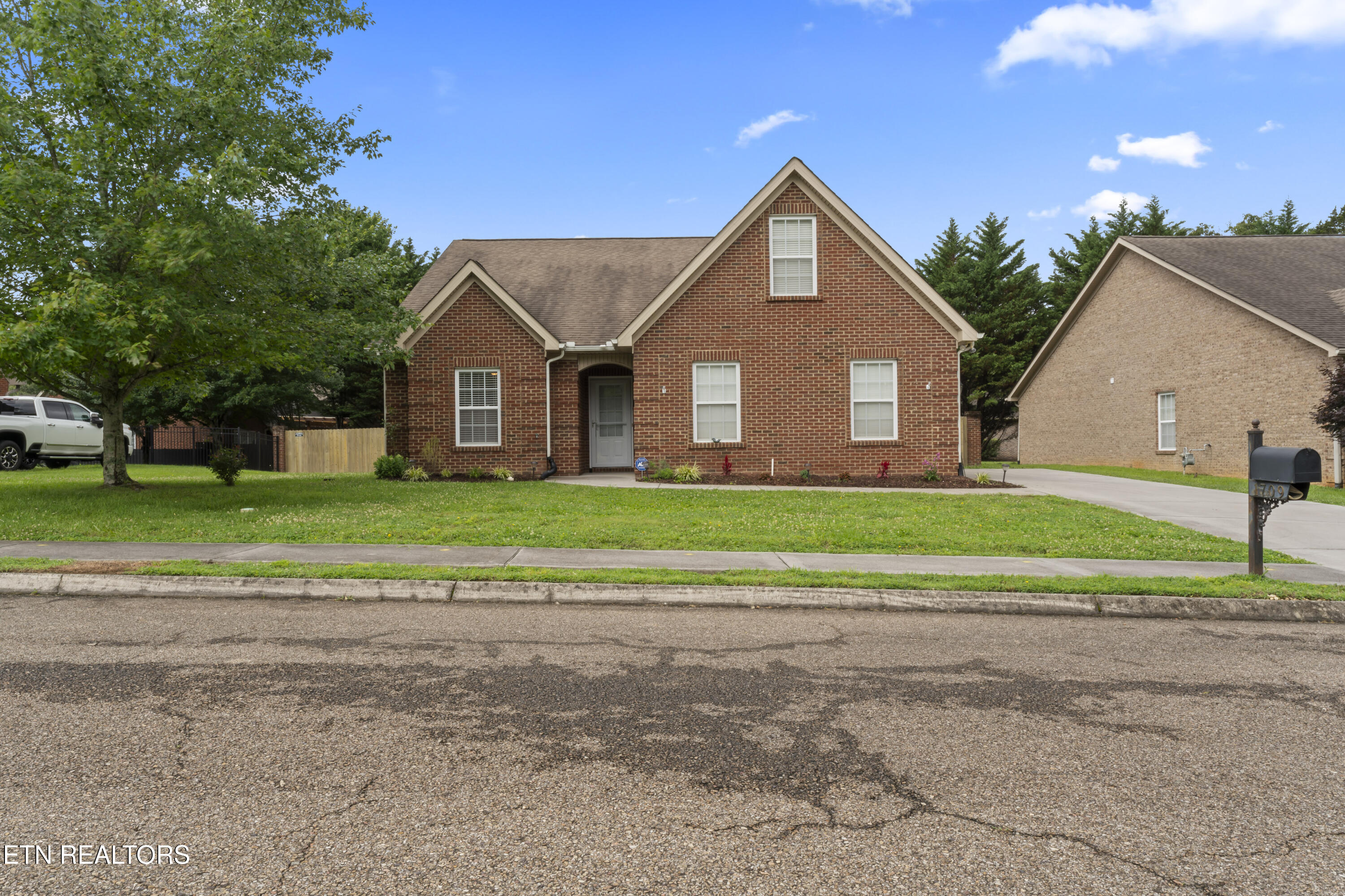 1709 Bonnie Roach Lane Knoxville TN 37922