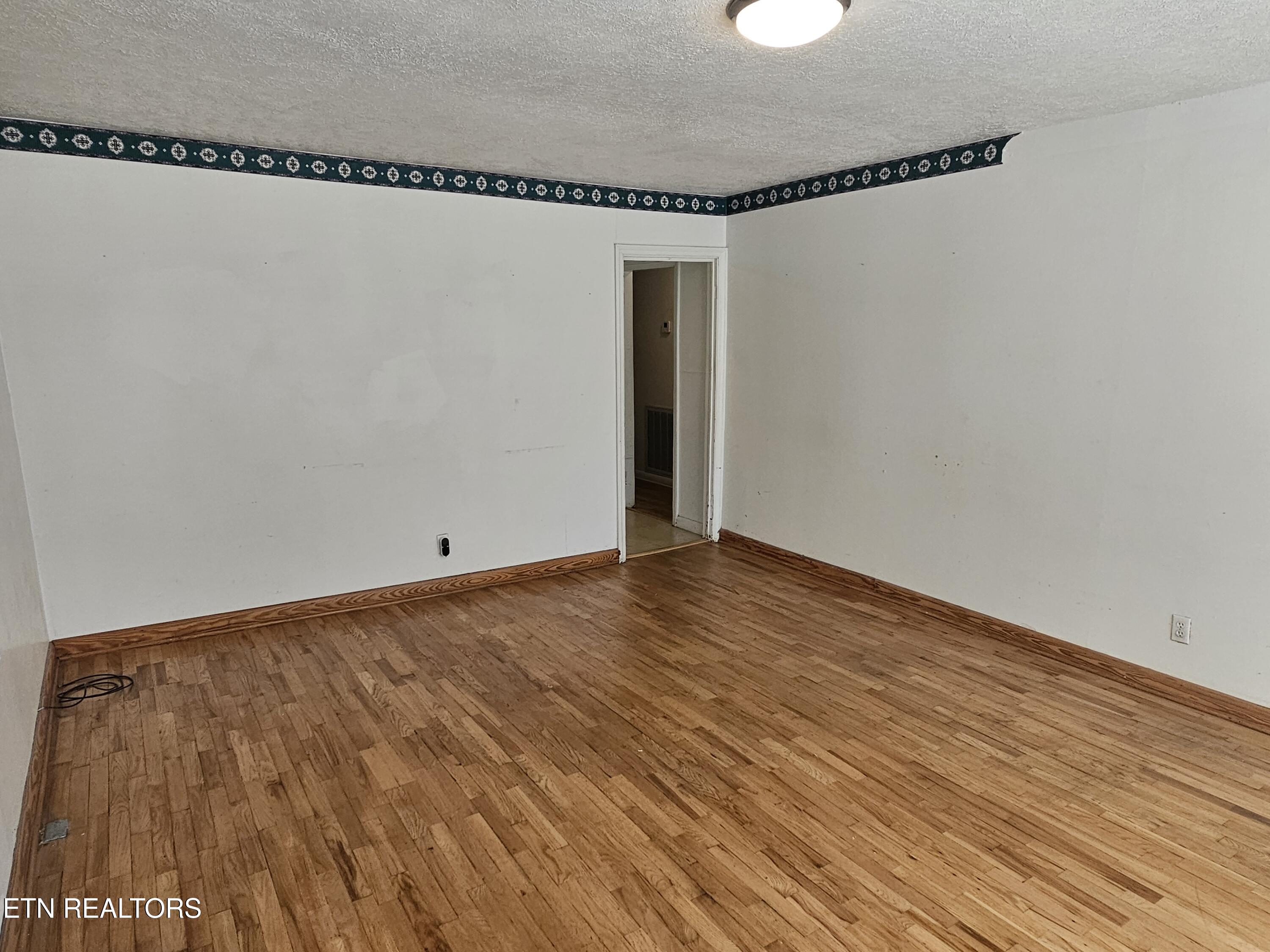 1345 Blockhouse Valley Road Clinton TN 37716