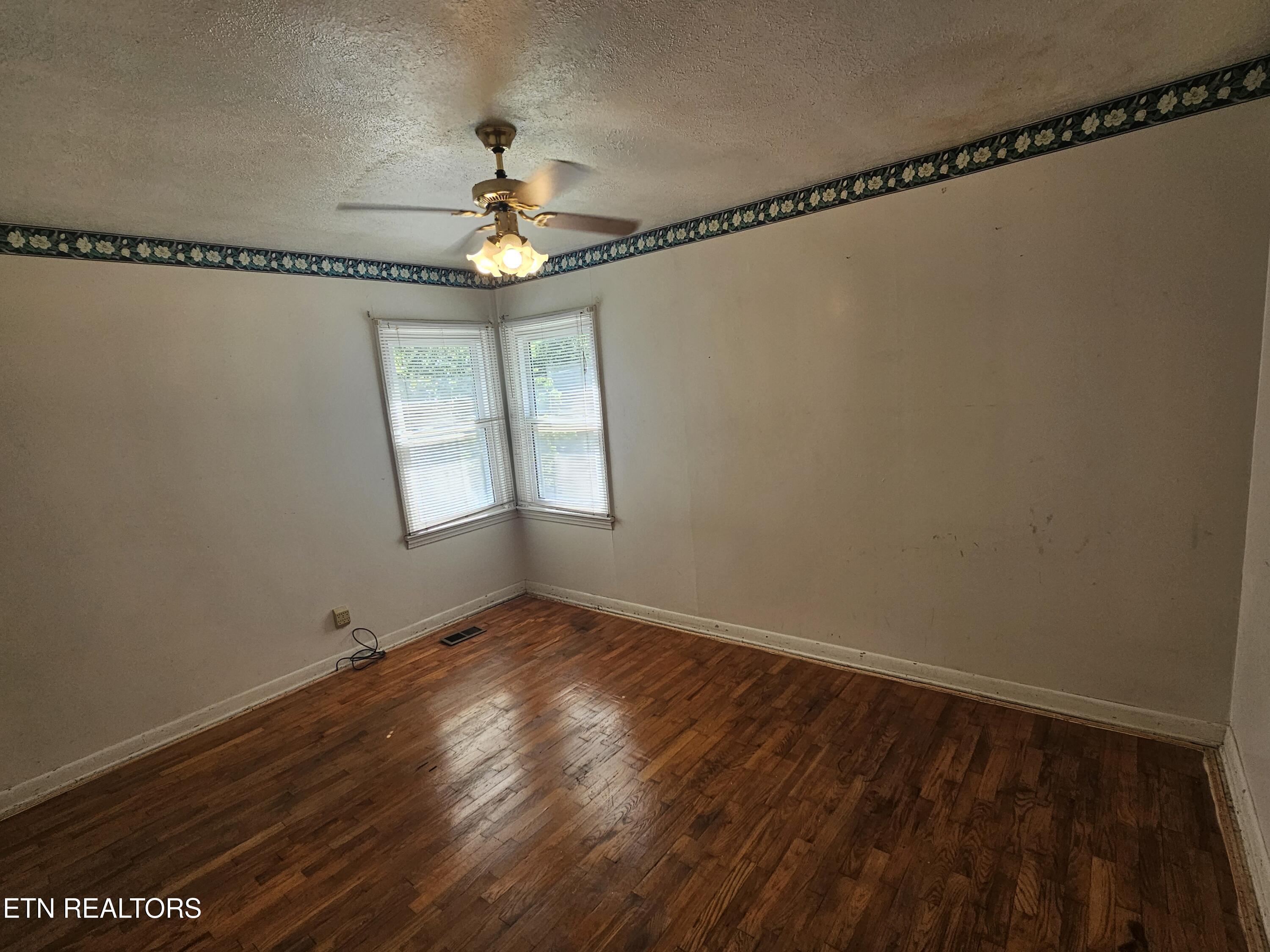 1345 Blockhouse Valley Road Clinton TN 37716