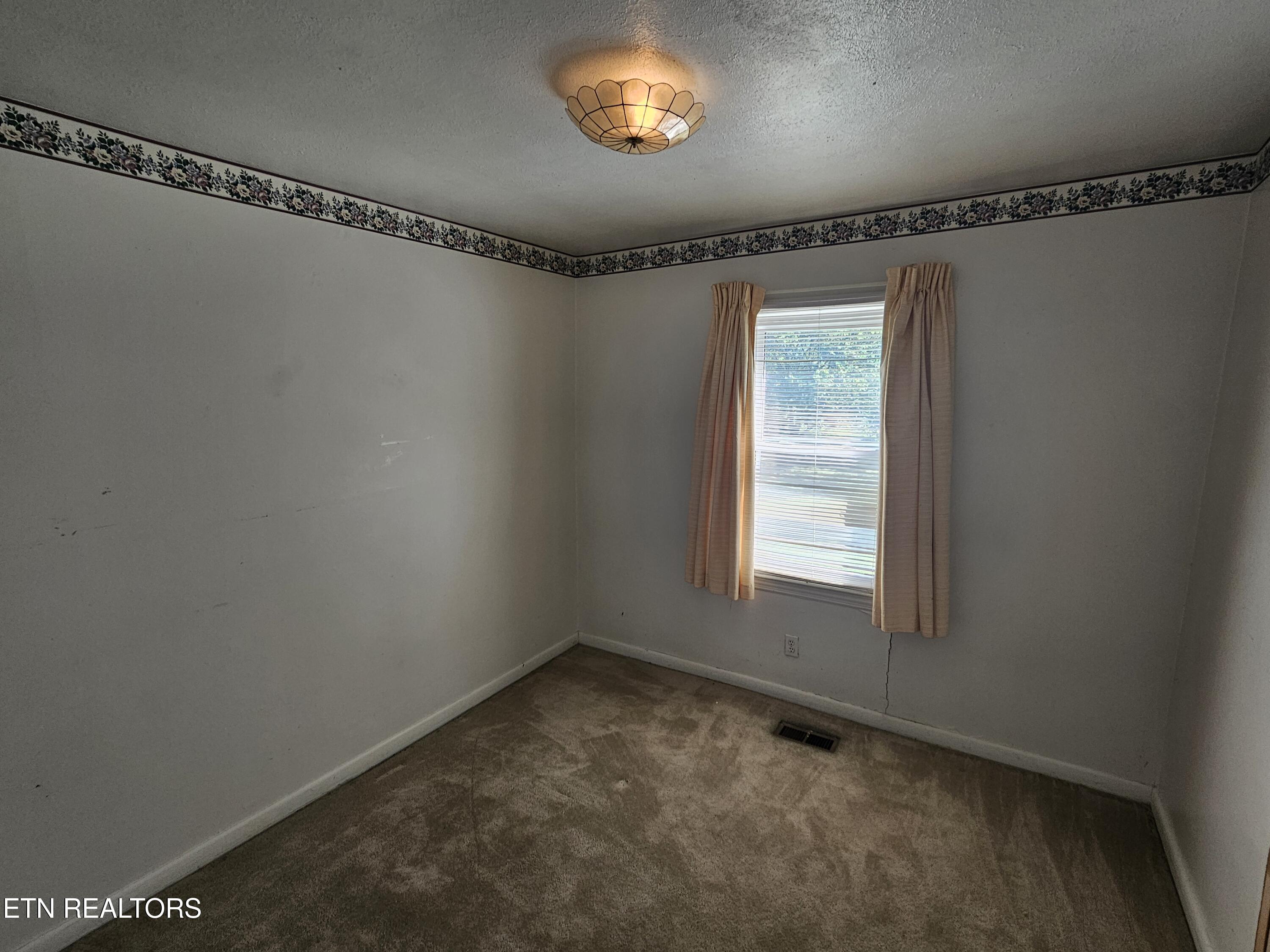 1345 Blockhouse Valley Road Clinton TN 37716