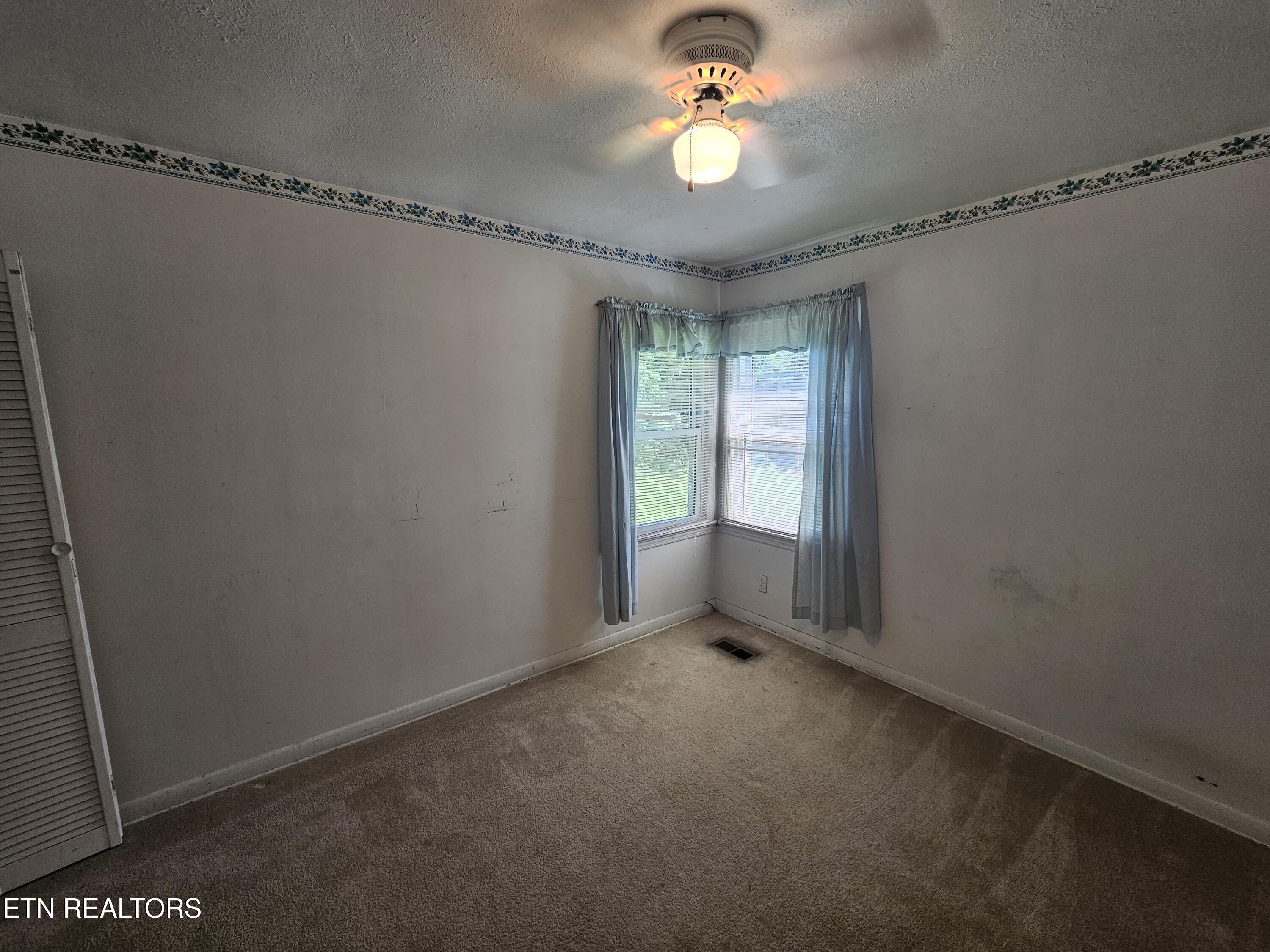 1345 Blockhouse Valley Road Clinton TN 37716
