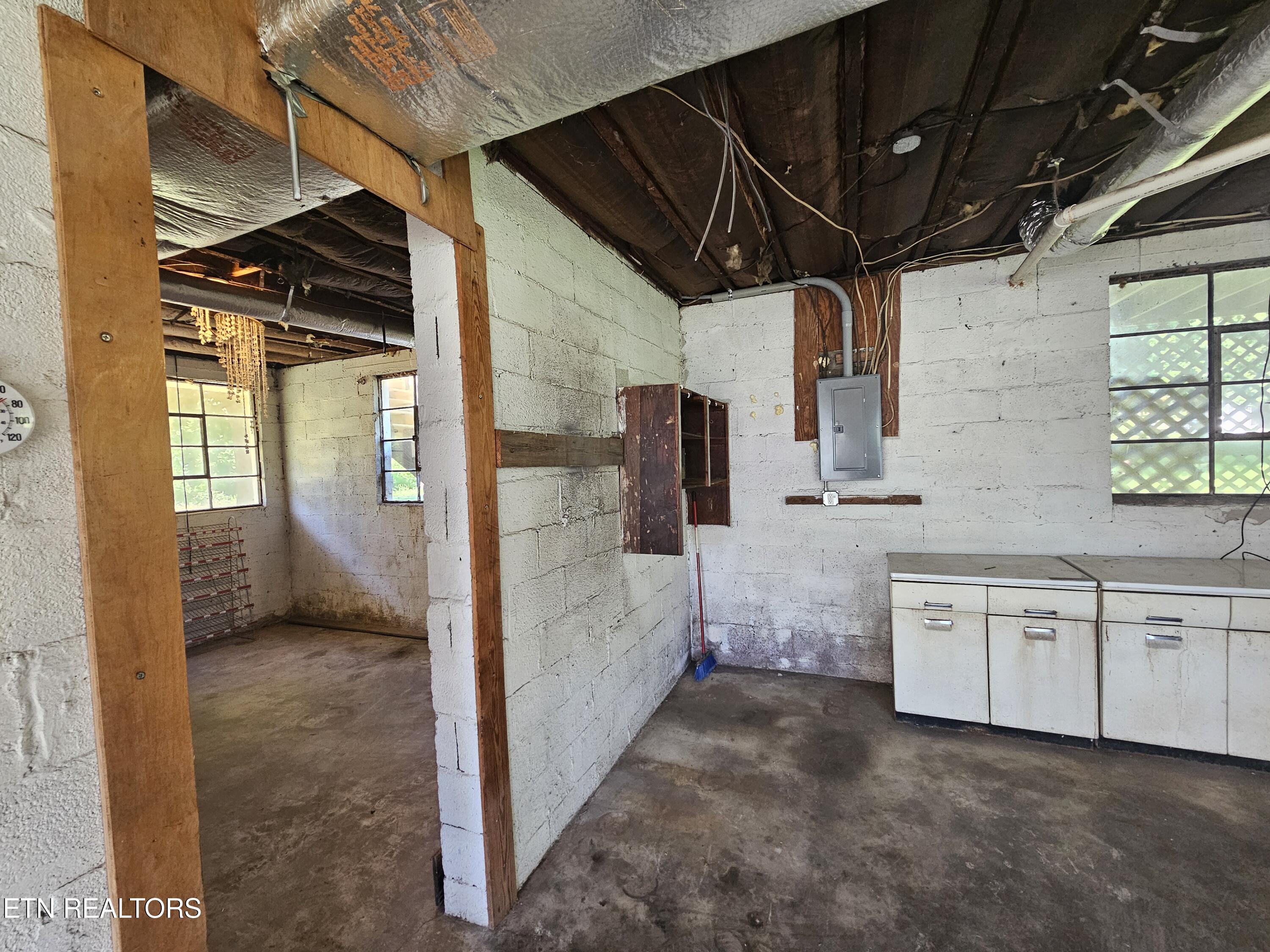 1345 Blockhouse Valley Road Clinton TN 37716