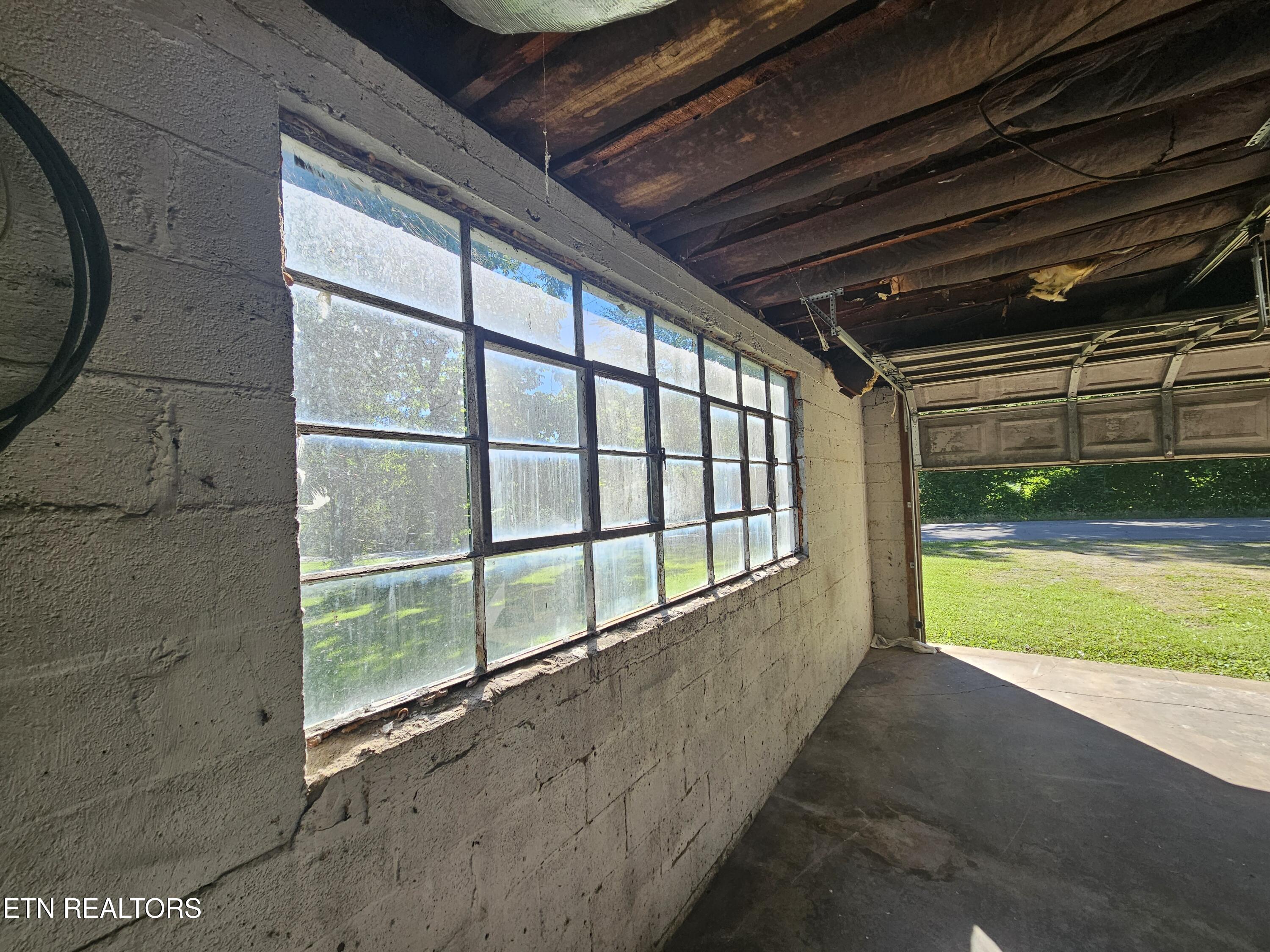 1345 Blockhouse Valley Road Clinton TN 37716