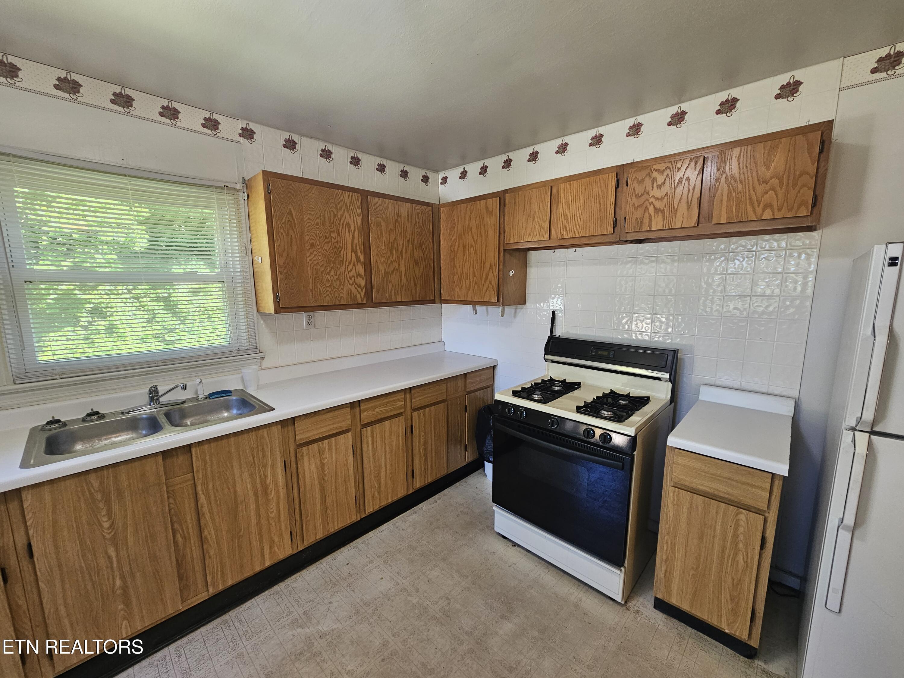 1345 Blockhouse Valley Road Clinton TN 37716