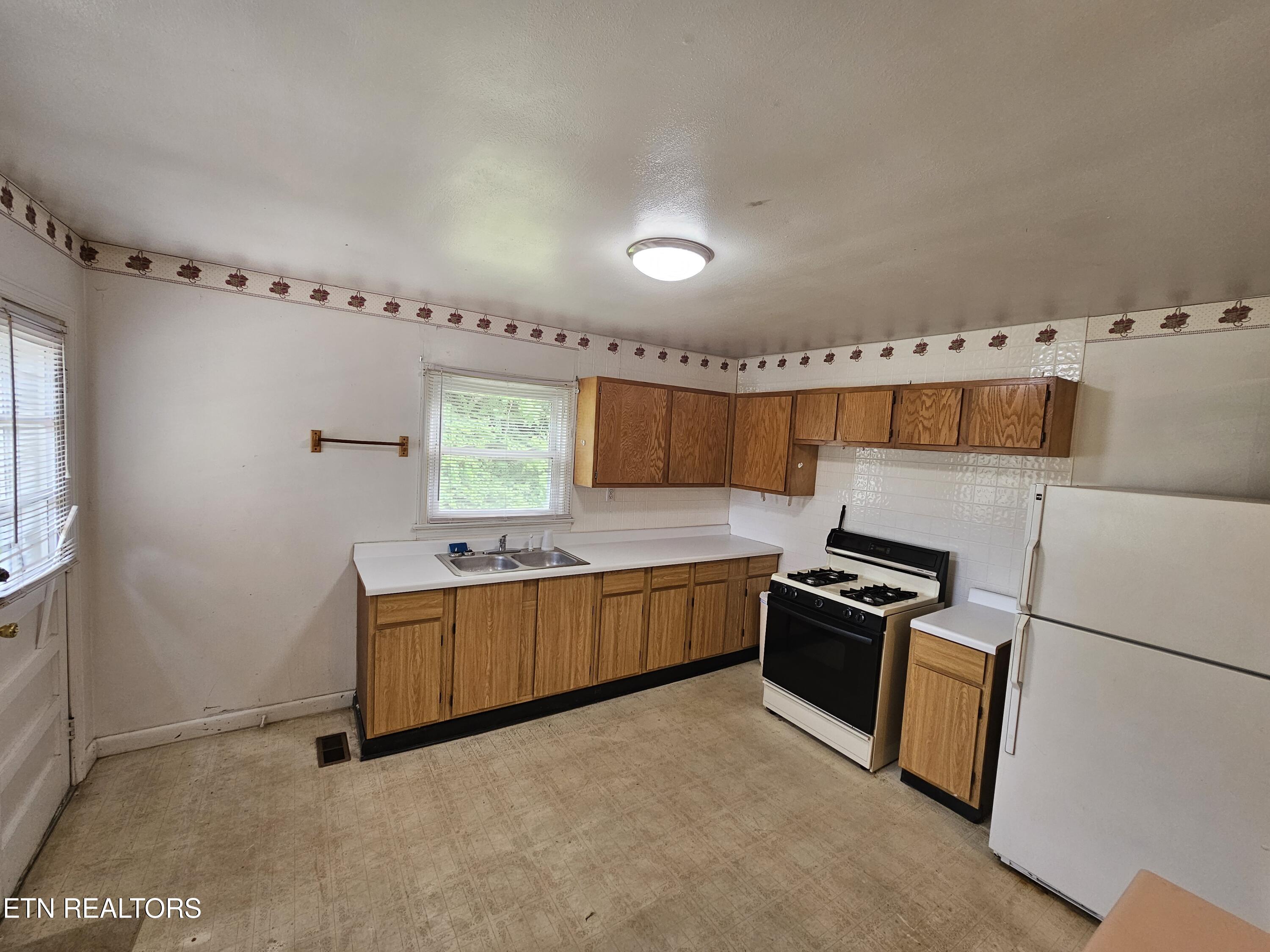 1345 Blockhouse Valley Road Clinton TN 37716