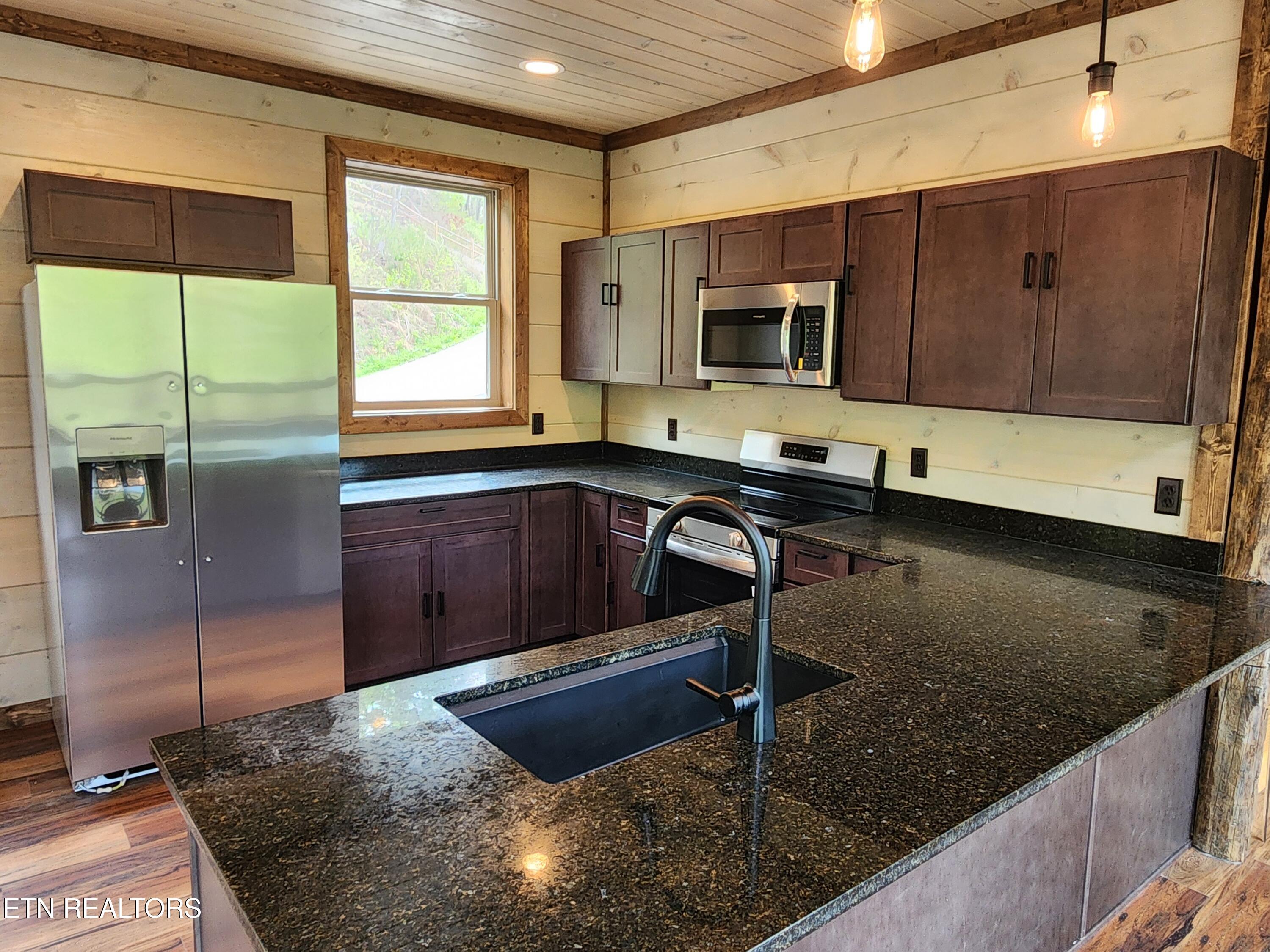 2733 Dogwood Loop Drive Sevierville TN 37876