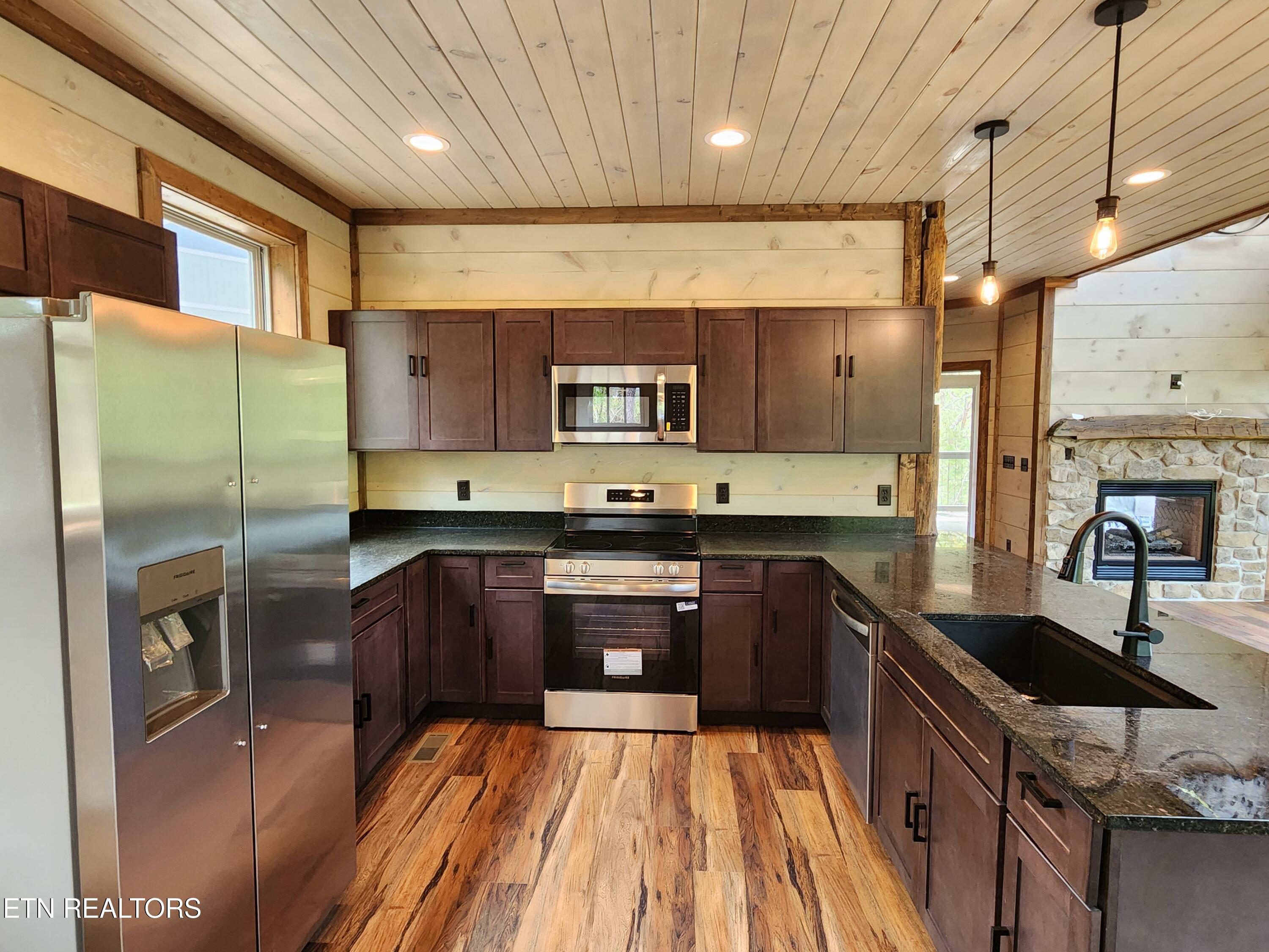2733 Dogwood Loop Drive Sevierville TN 37876