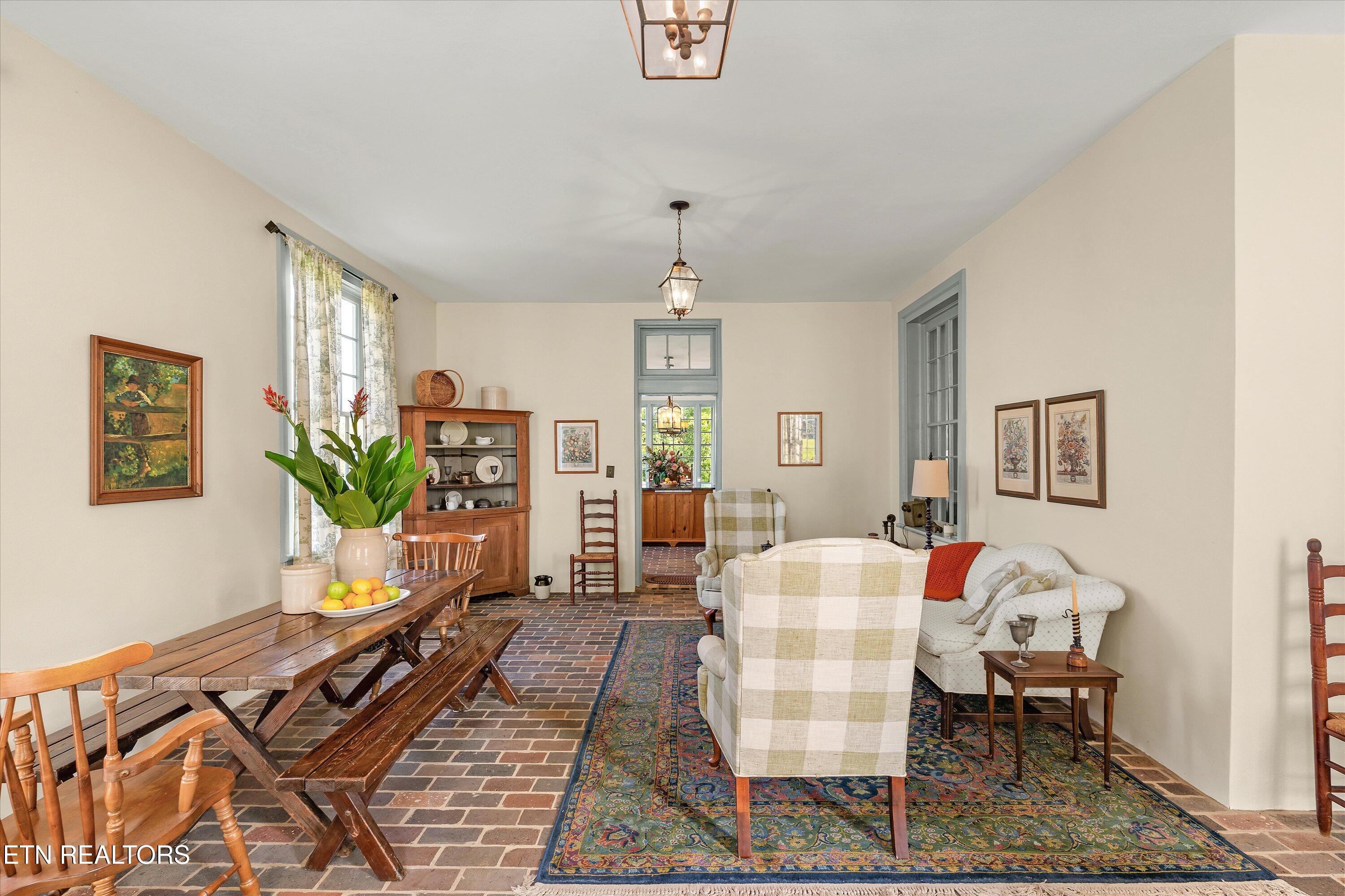 129/131 Elizabeth Athens TN 37303