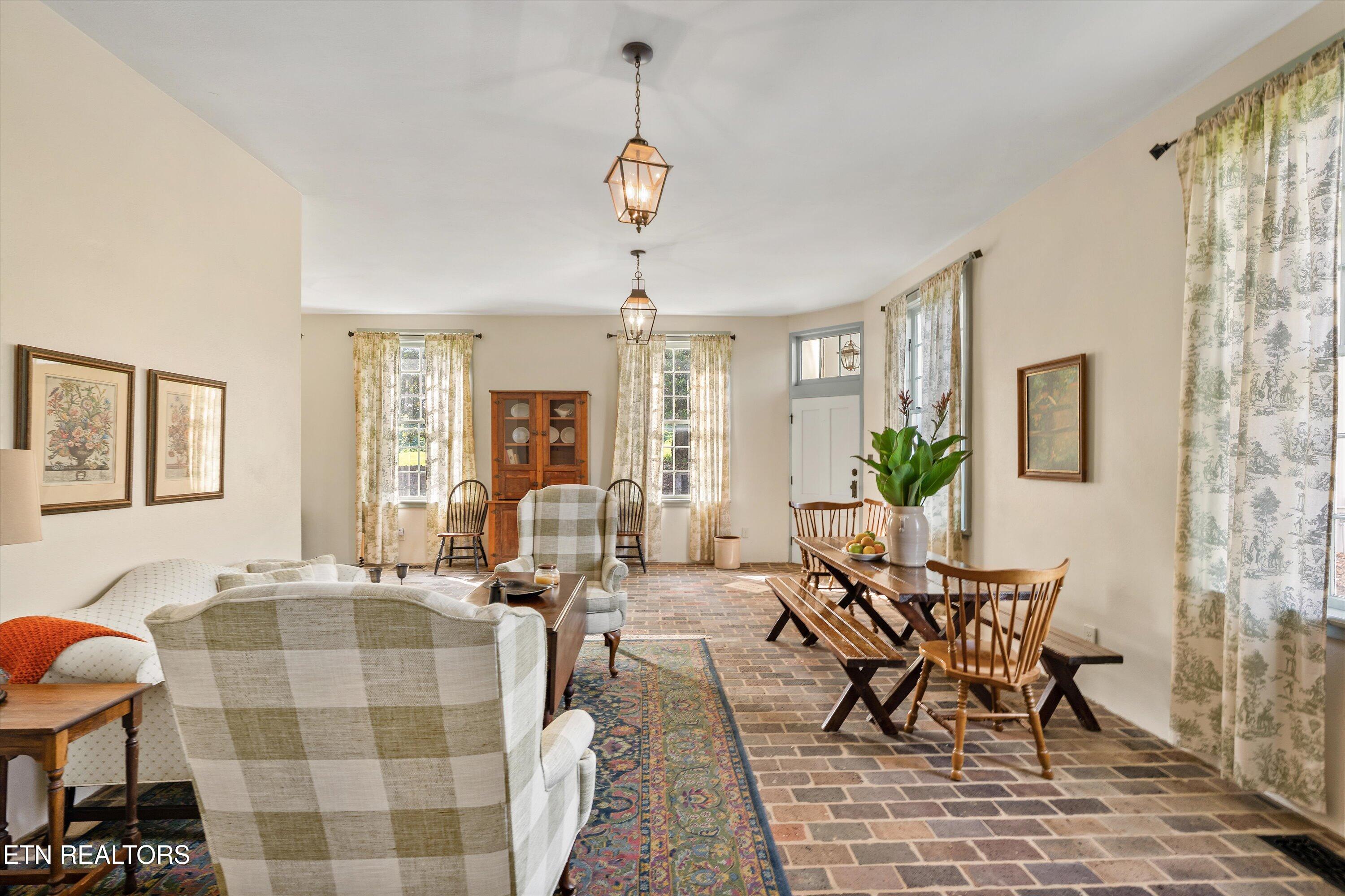 129/131 Elizabeth Athens TN 37303