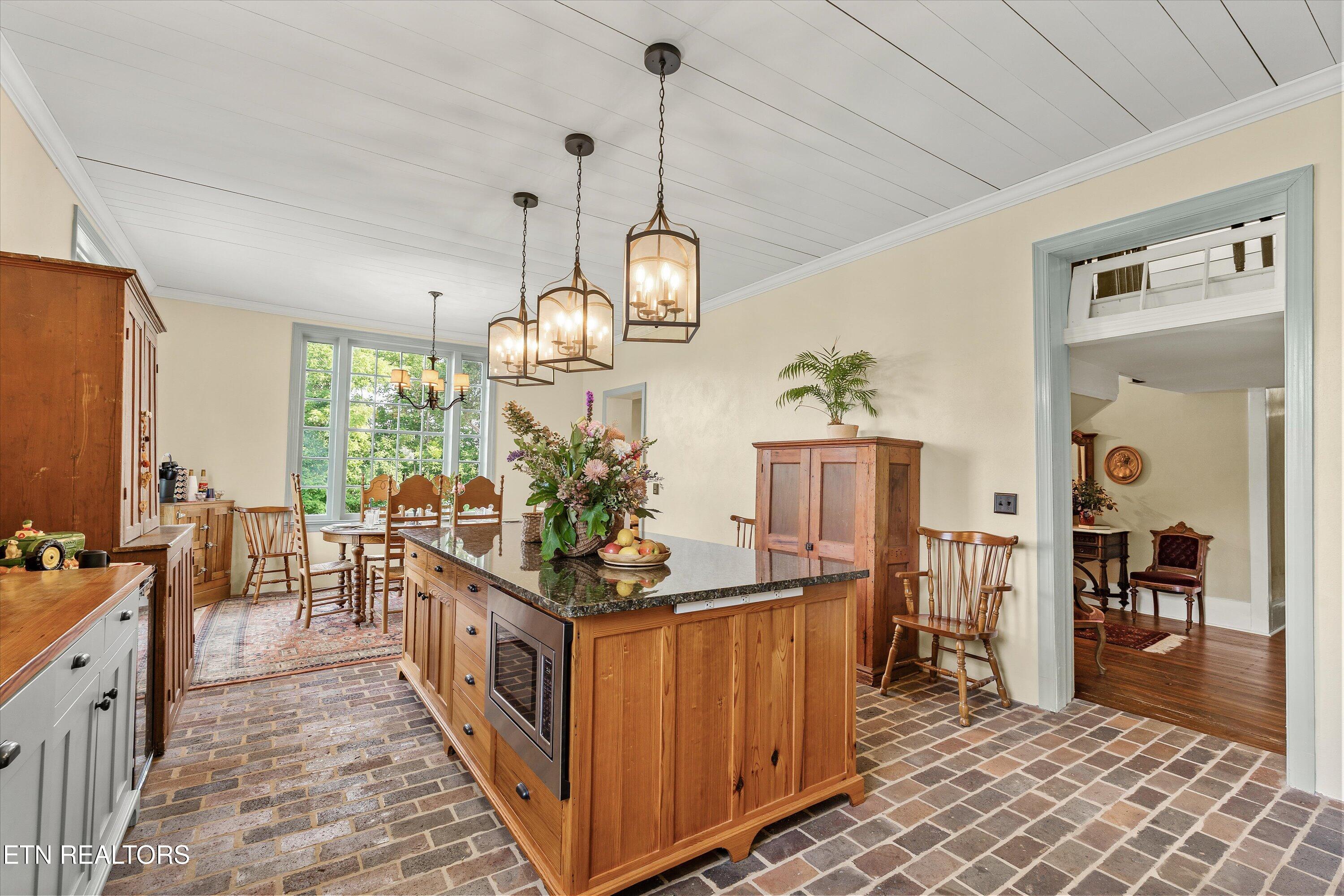 129/131 Elizabeth Athens TN 37303