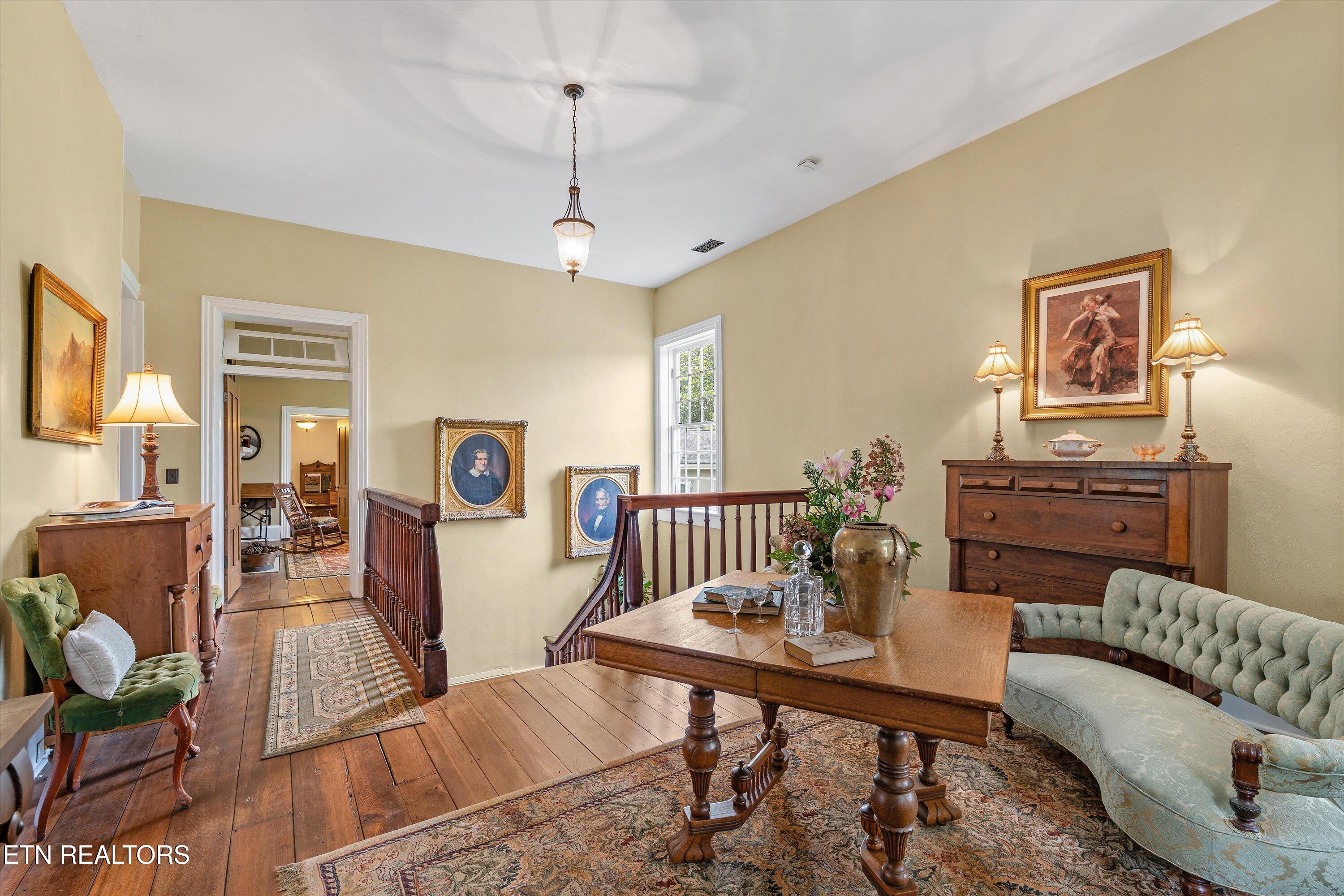 129/131 Elizabeth Athens TN 37303