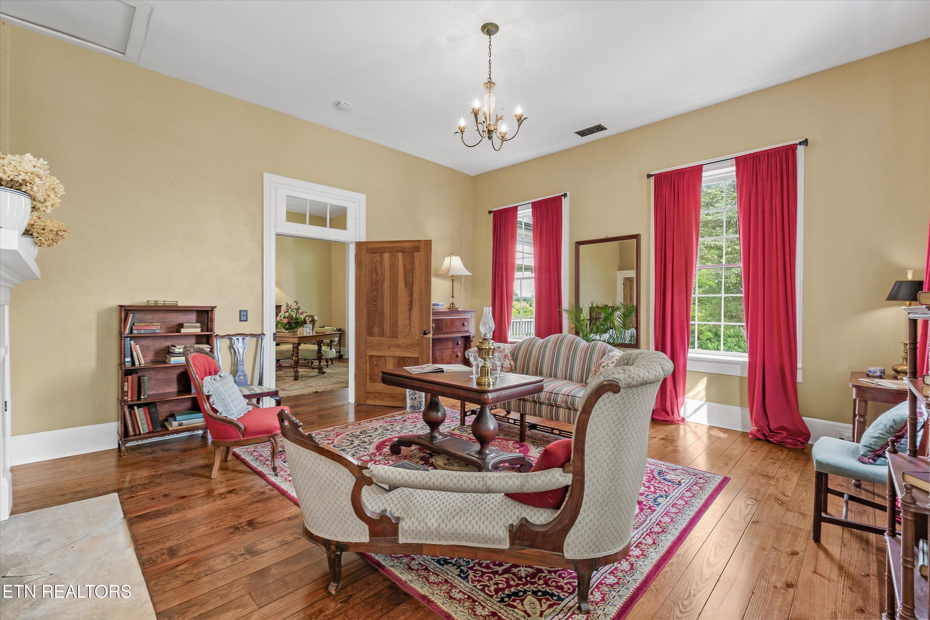 129/131 Elizabeth Athens TN 37303